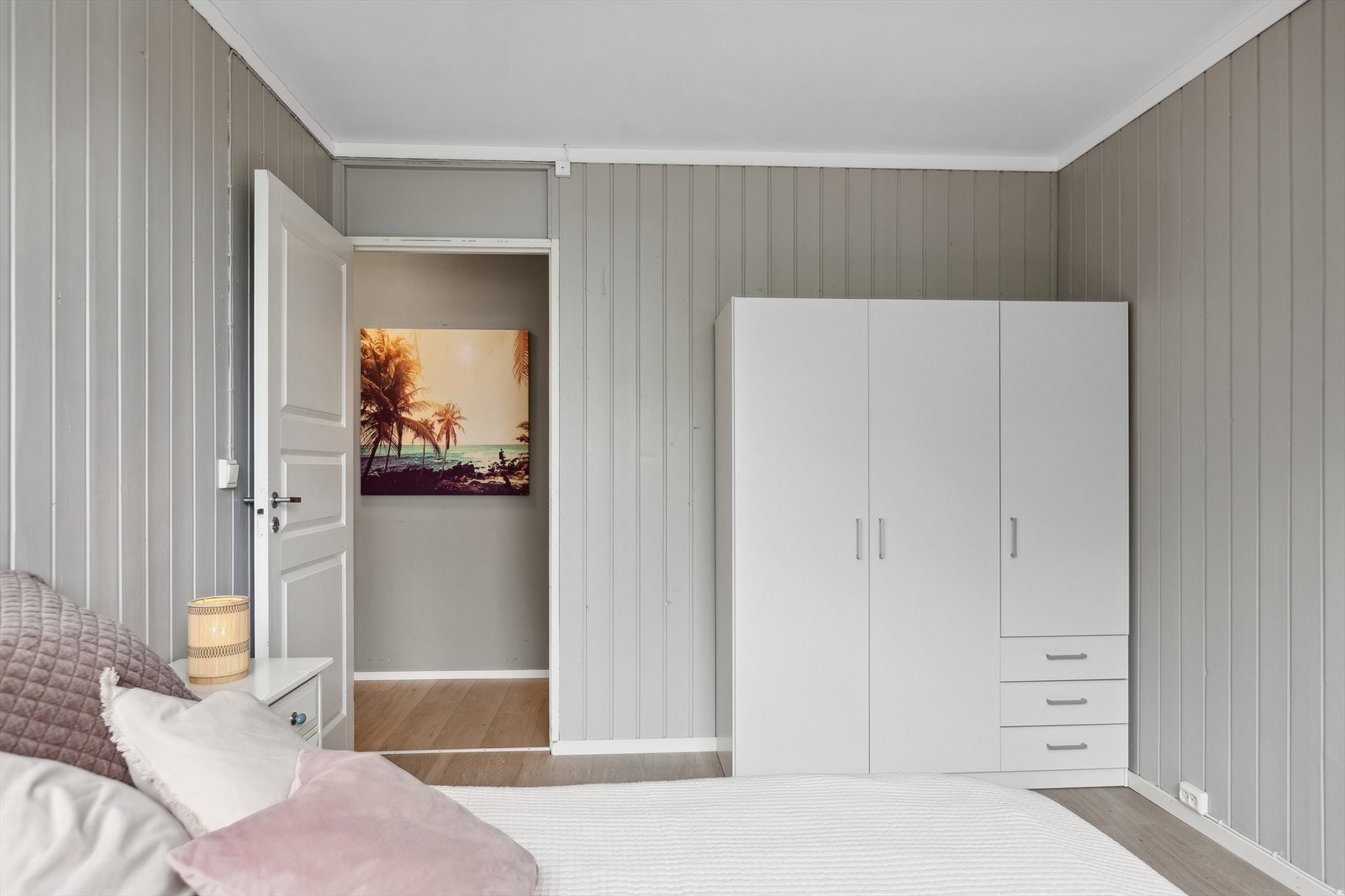 Rommet er malt i regi av selger Galleribilde