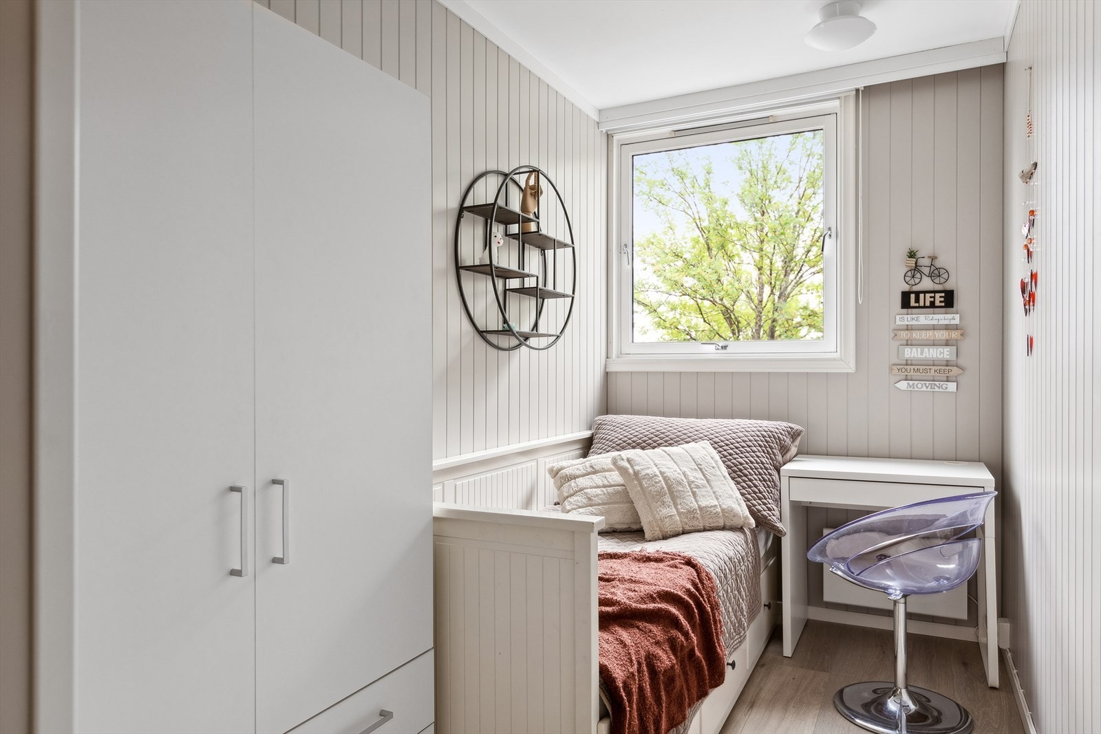 Soverom nr.2 er på 6,1m² her er det malt og lagt nye gulv Galleribilde