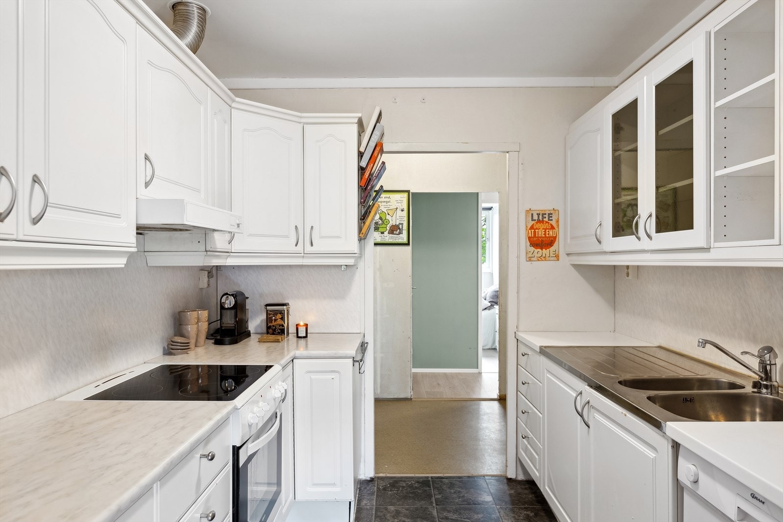 Leiligheten disponerer 2 boder på 4 og 3 m² i kjeller Galleribilde