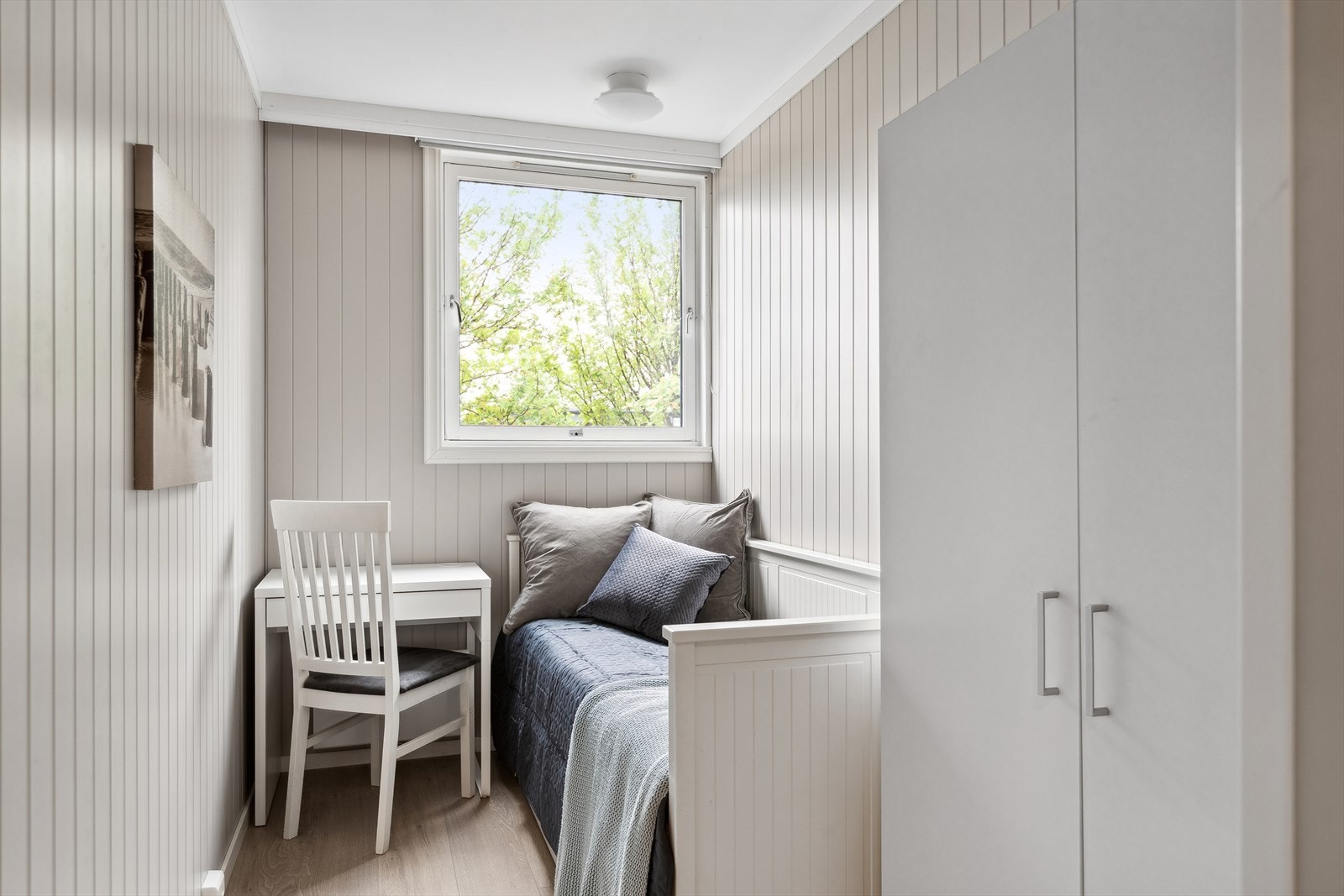 Soverom nr.3 er på 6,1m²m her er det malt og lagt nye gulv Galleribilde