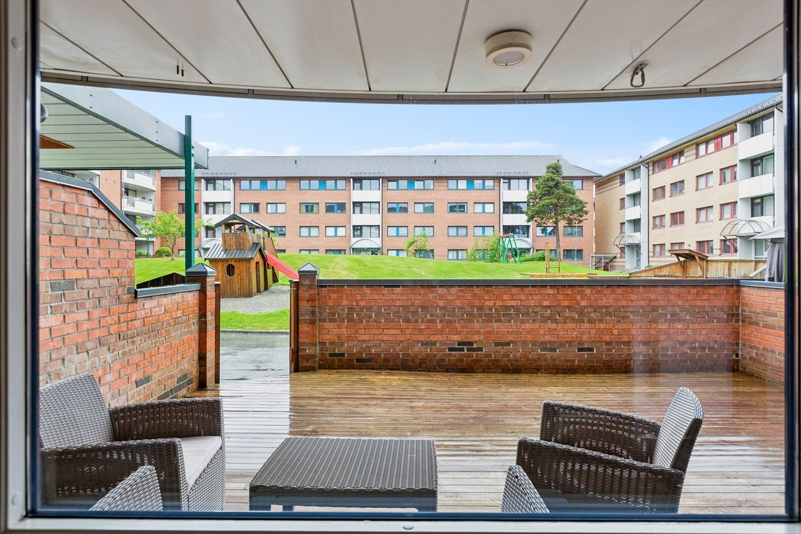 Sørvendt og solrik veranda på 32m² Galleribilde