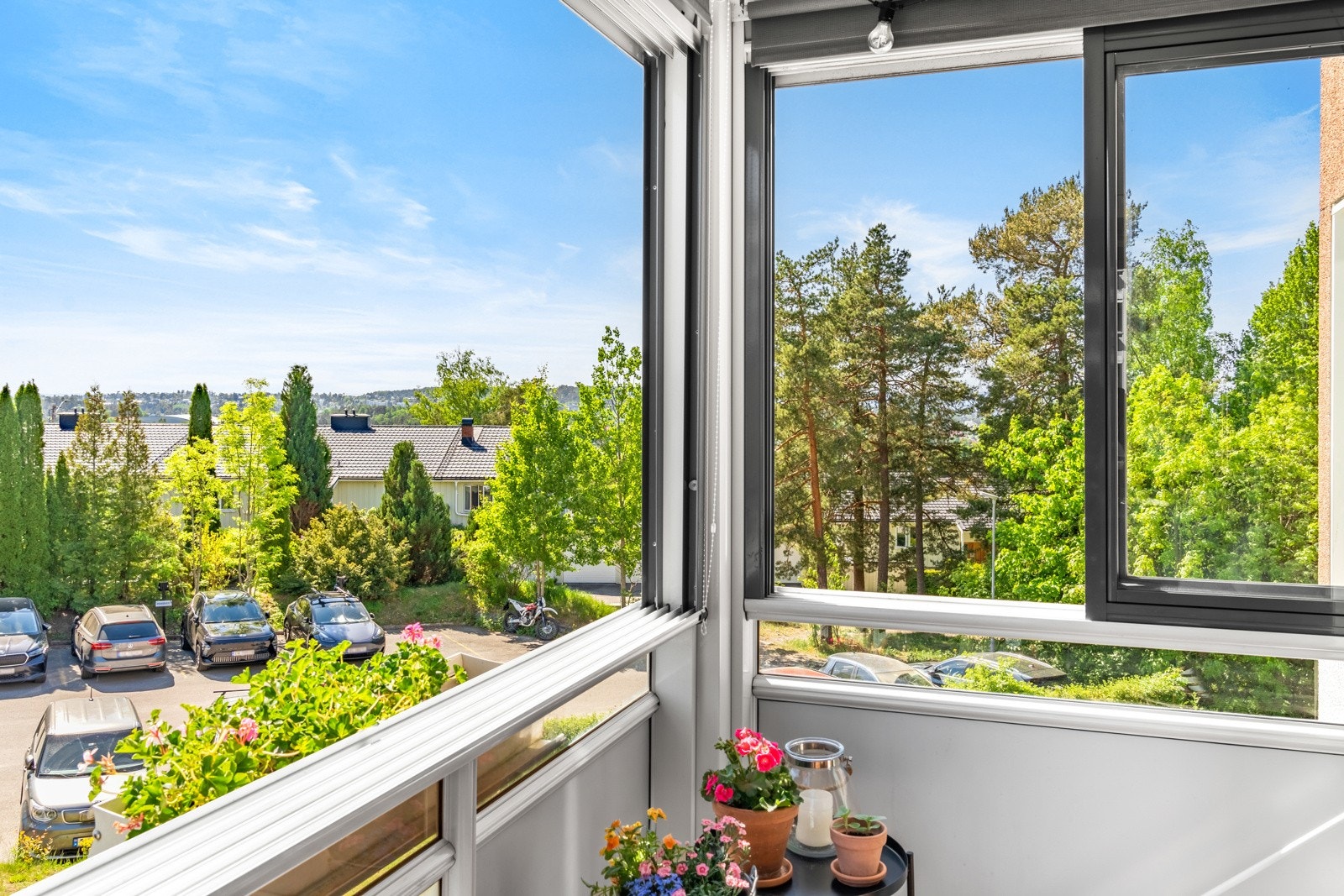 Leiligheten har en meget sentral beliggenhet i et barnevennlig boligområde på Godlia/Oppsal. Galleribilde