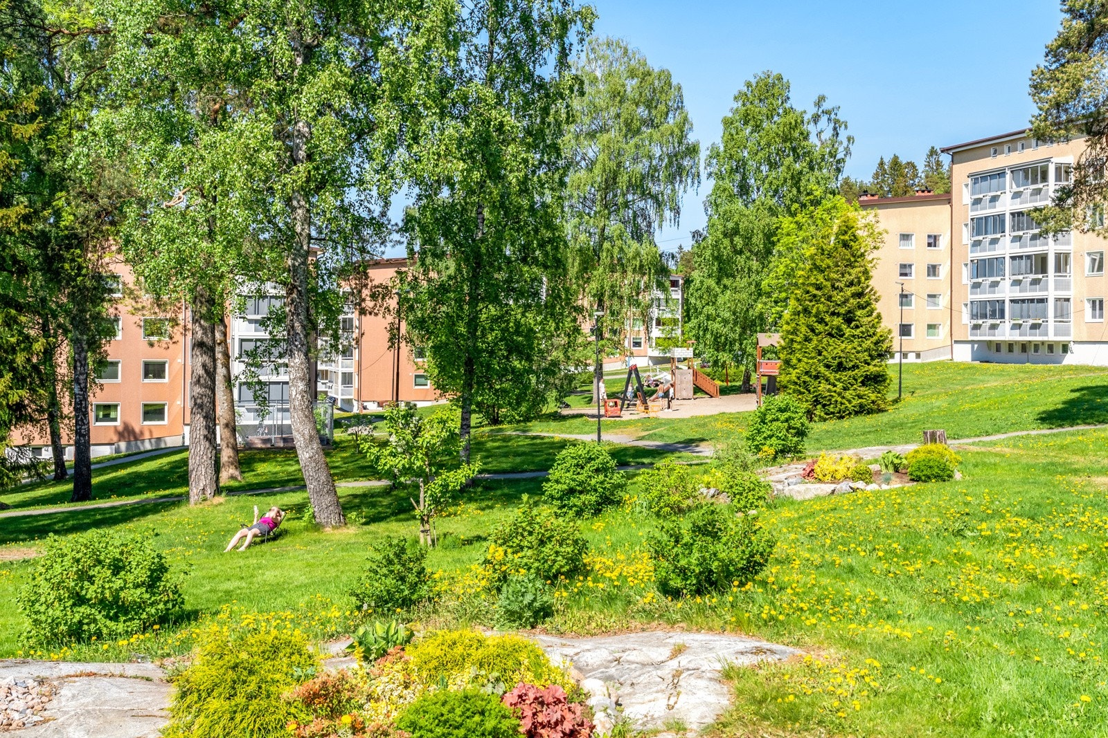 I Godlia borettslag er det store grøntarealer og godt med luft mellom bebyggelsen. Galleribilde