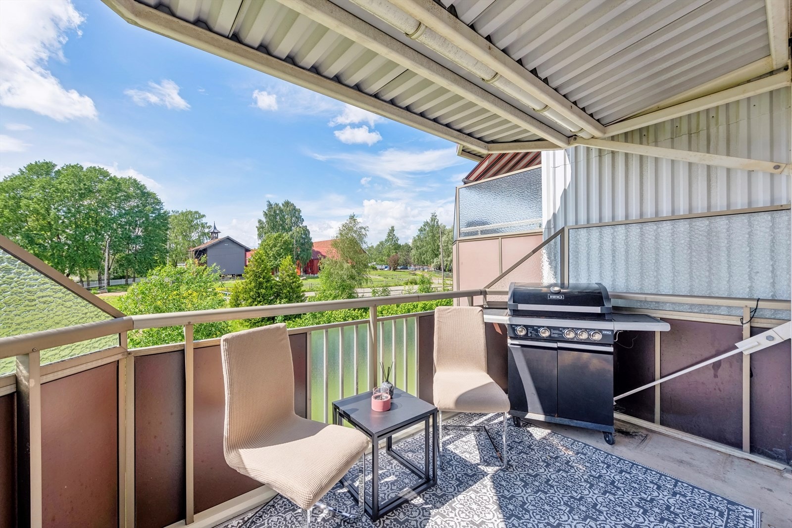 En hyggelig balkong med god plass for å innrede med utemøbler! Galleribilde