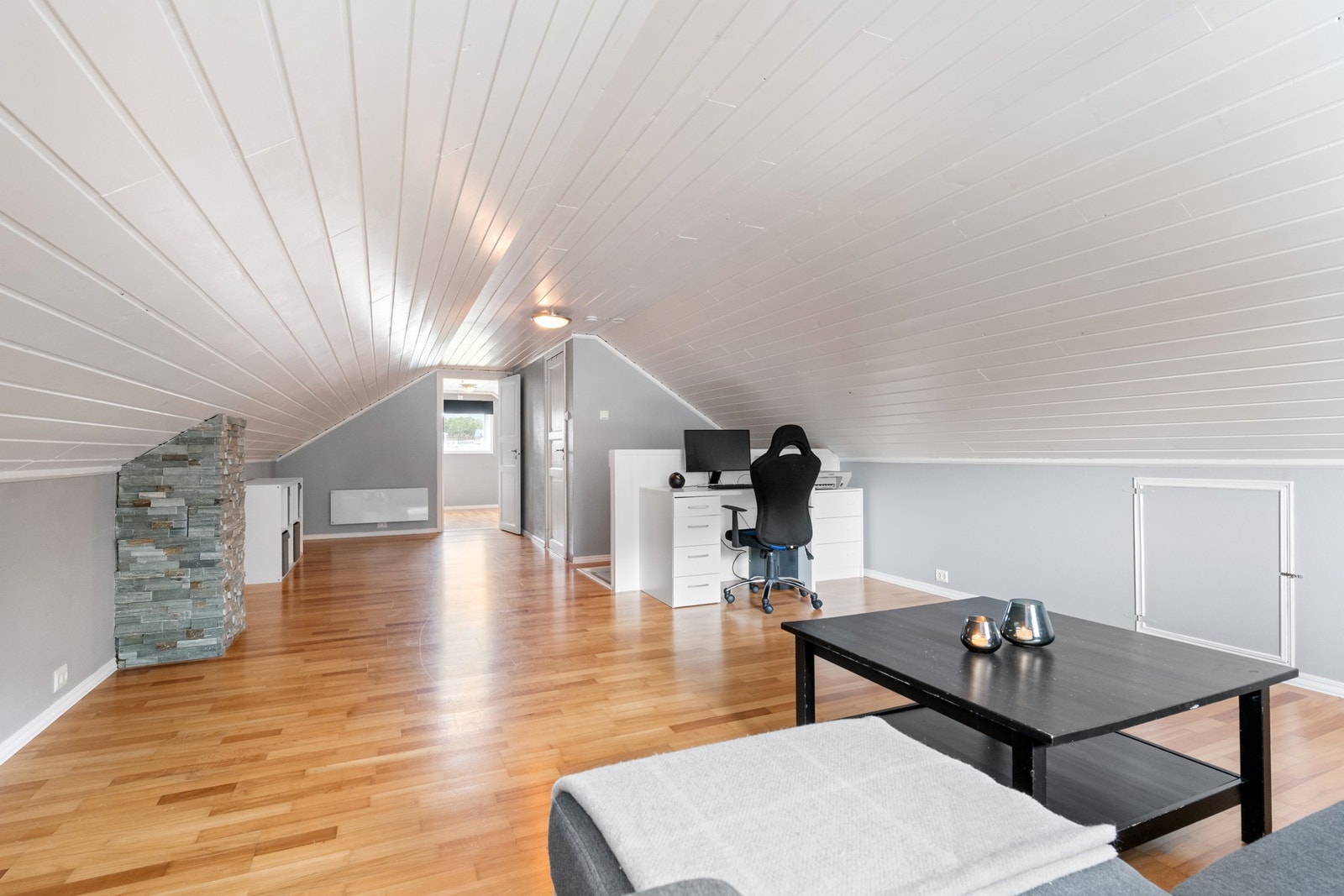 Loftstue. Galleribilde