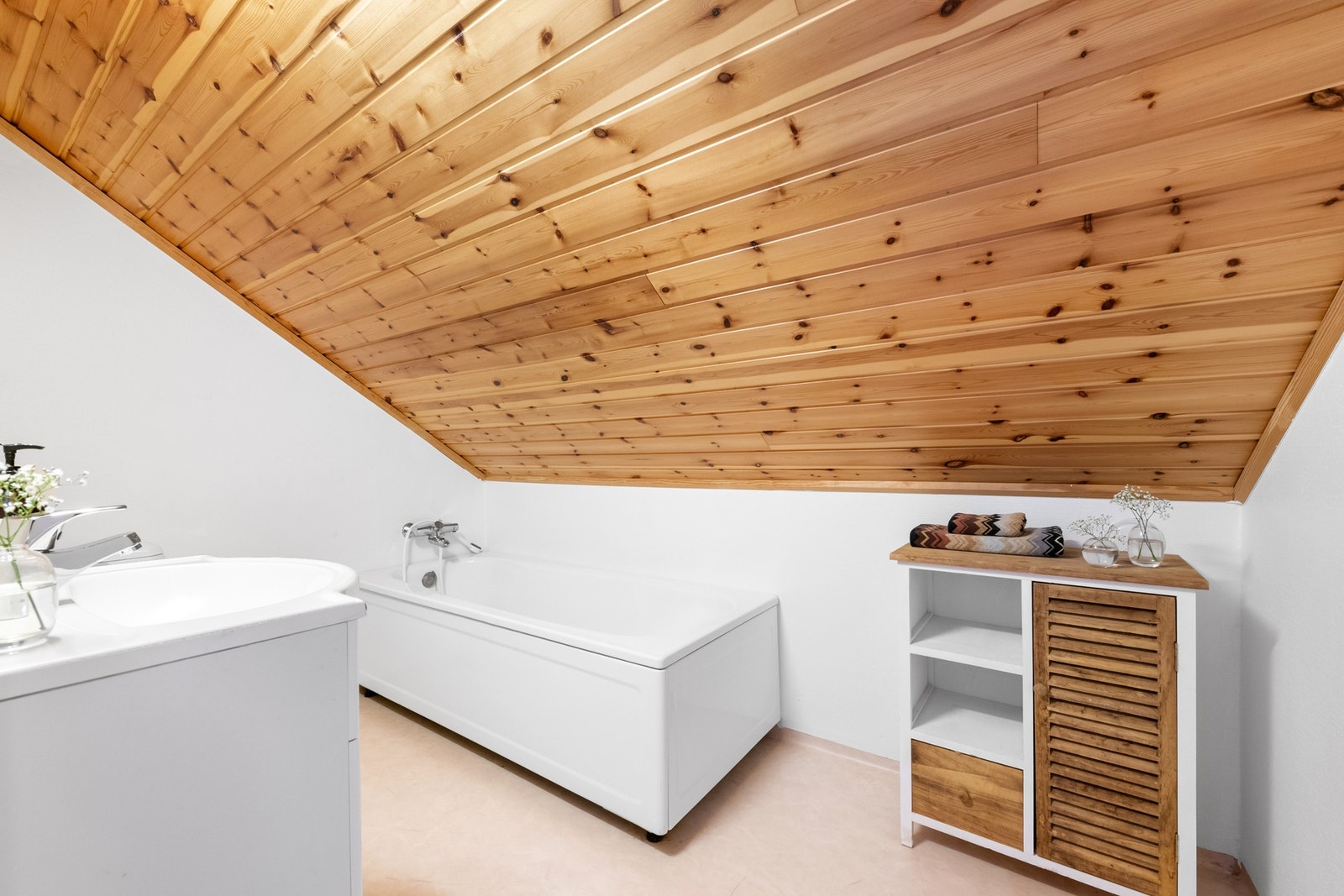 Bad på loft. Galleribilde