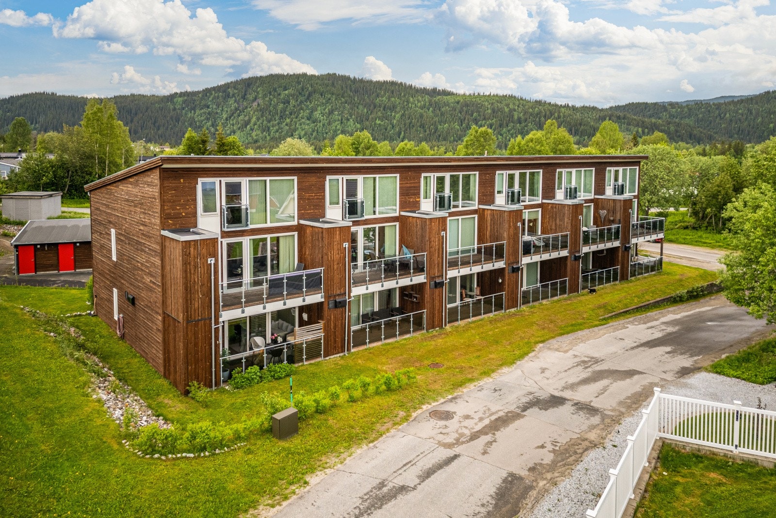 Her bor du med nærhet til skole, barnehage og dagligvarehandelen Galleribilde