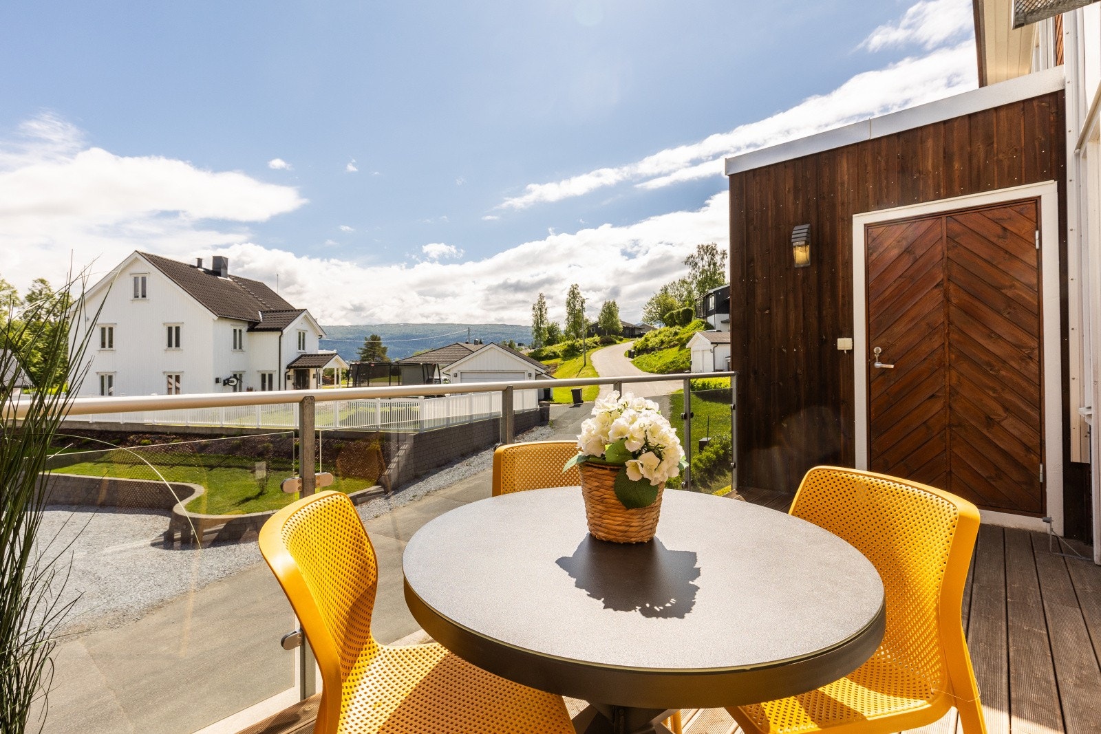 På balkongen har du en bod med gode oppbevaringsmuligheter Galleribilde