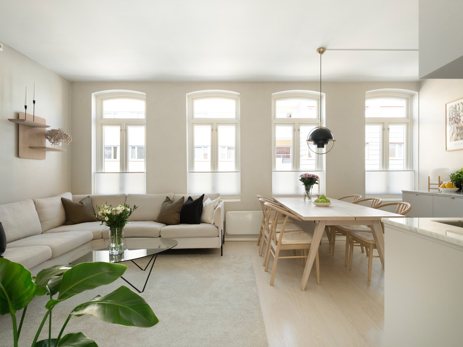 Altså, se på det her! Her kommer kombinasjonen av moderne standard og klassiske fabrikkvinduer. Galleribilde