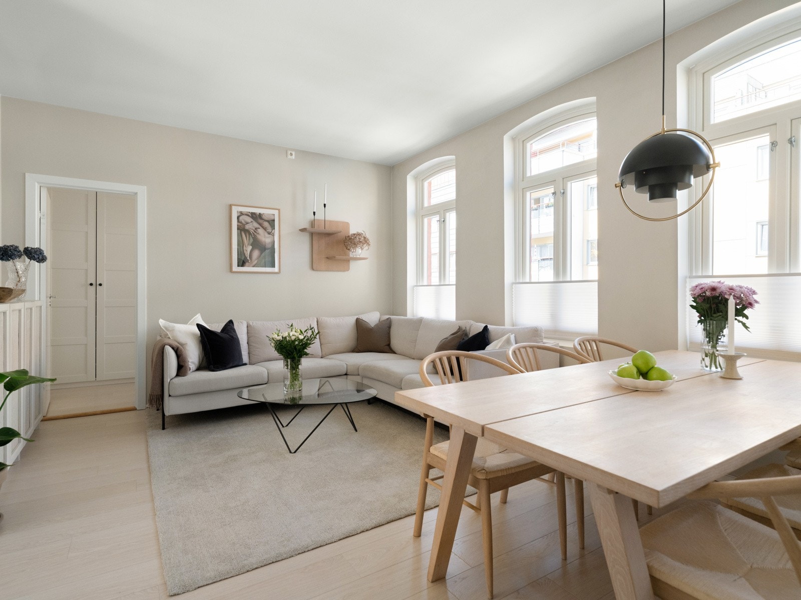 Selve stuerommet er også av god størrelse, med god plass til større sofagruppe. Galleribilde