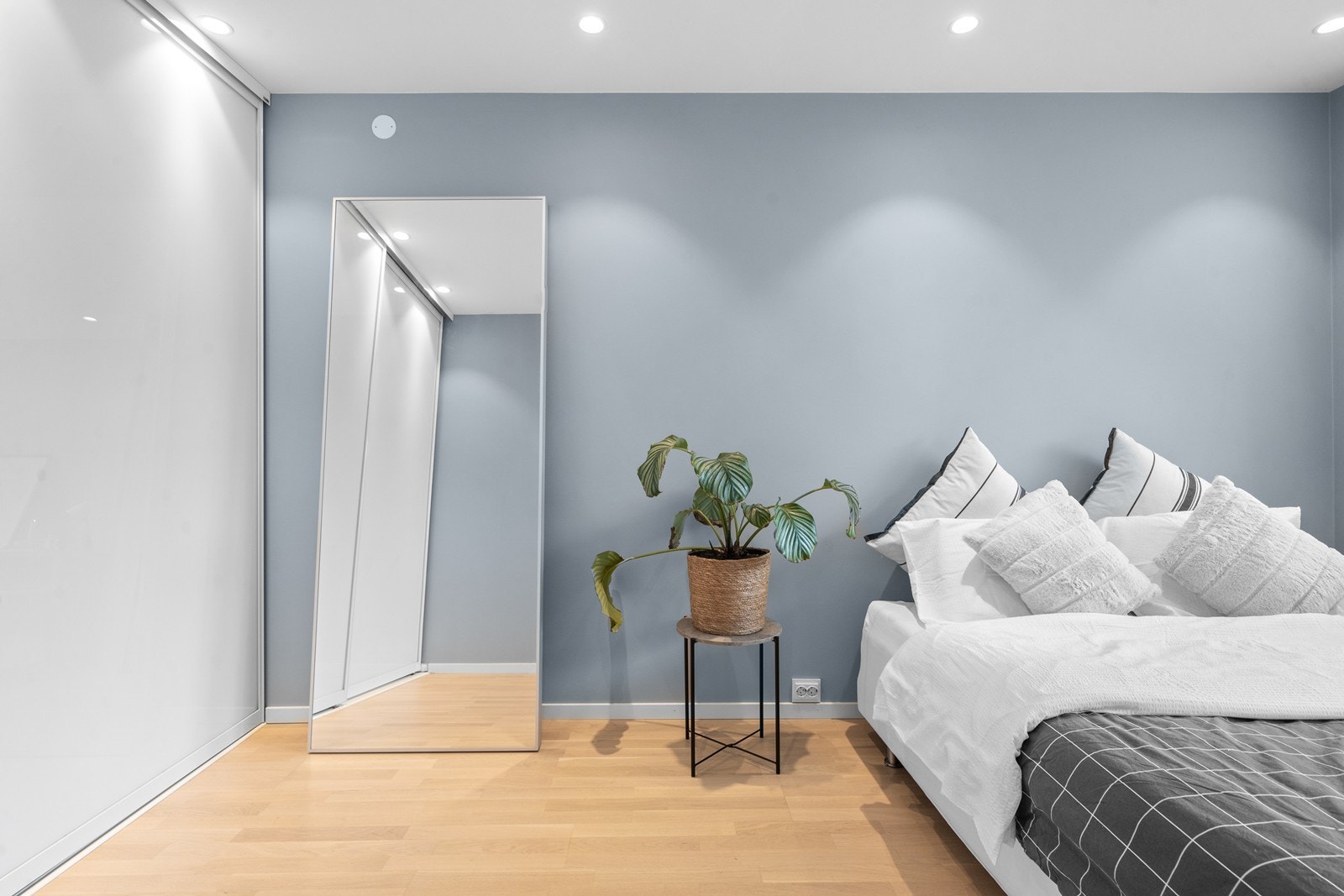 Her er det både downlights og tidsriktig farger. Galleribilde