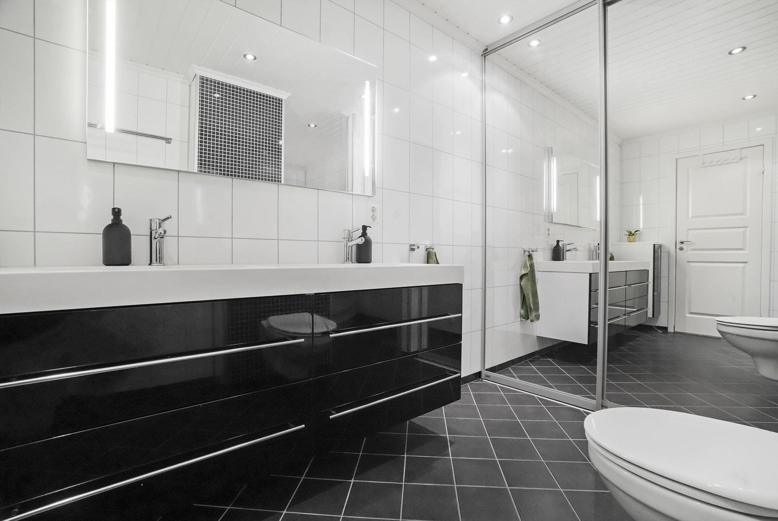 - Badet ble modernisert i 2010 av fagfolk - Galleribilde