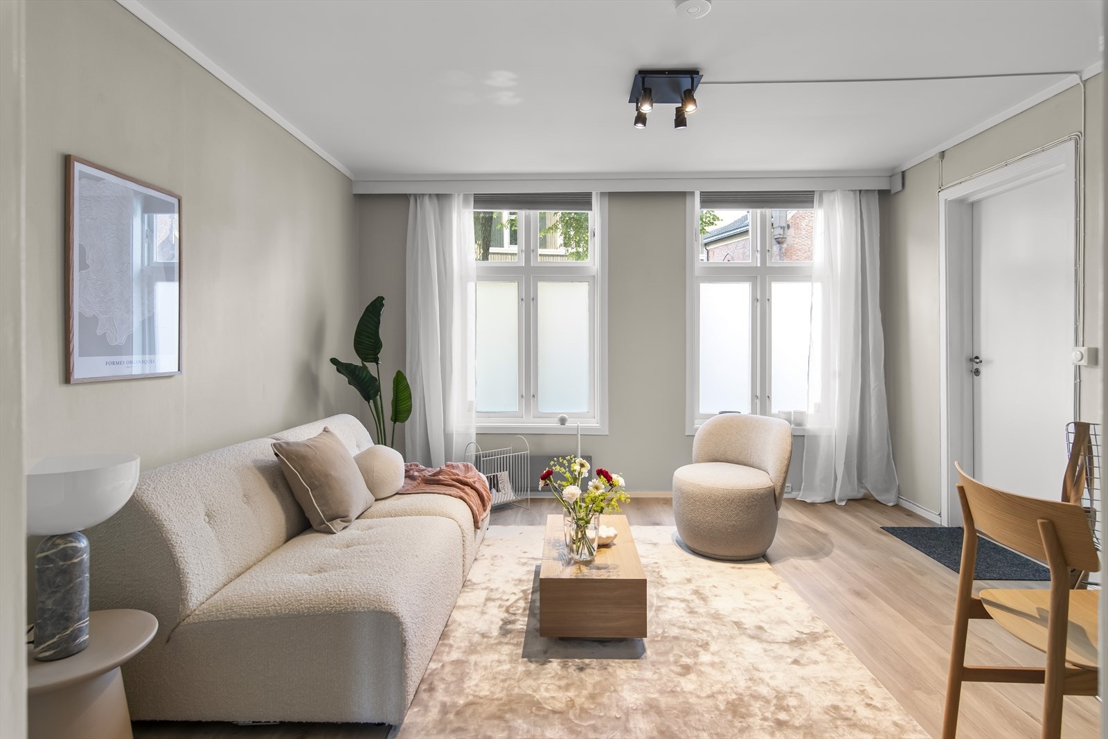 Nordvik har gleden av å presentere Øvre Langgate 10 og denne urbane og arealeffektive leiligheten, beliggende i Tønsberg sentrum m/gangavstand til alt byen har å by på. Galleribilde