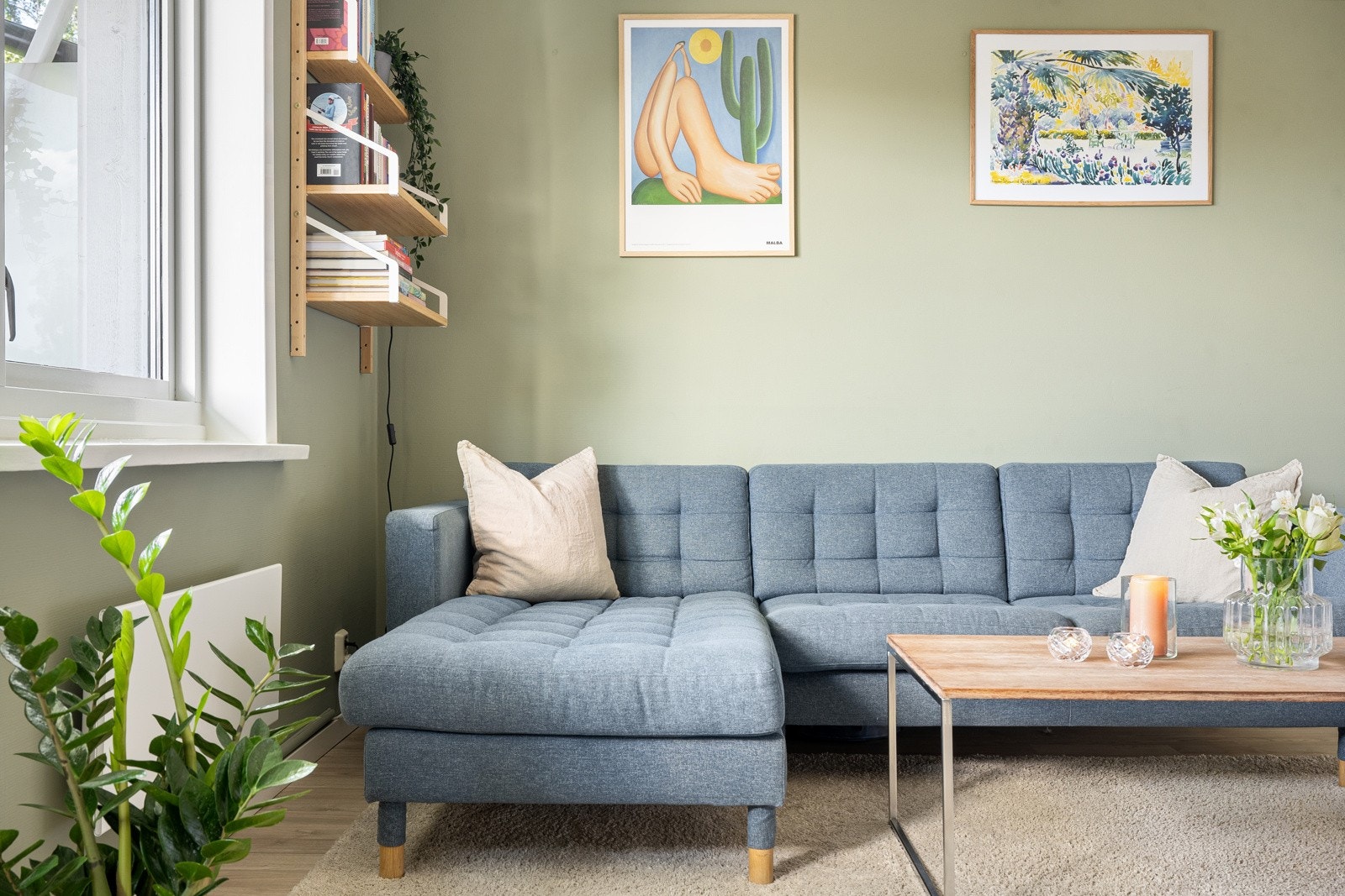Det er god plass til sofa og tilhørende møblement. Galleribilde