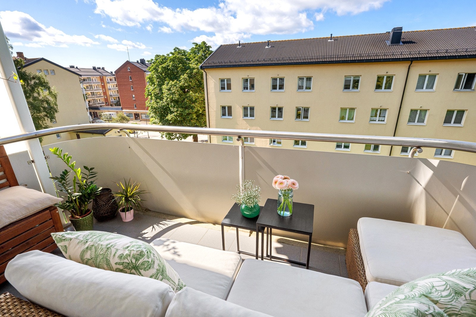 Det er god plass til utendørs møblement og grill. Galleribilde