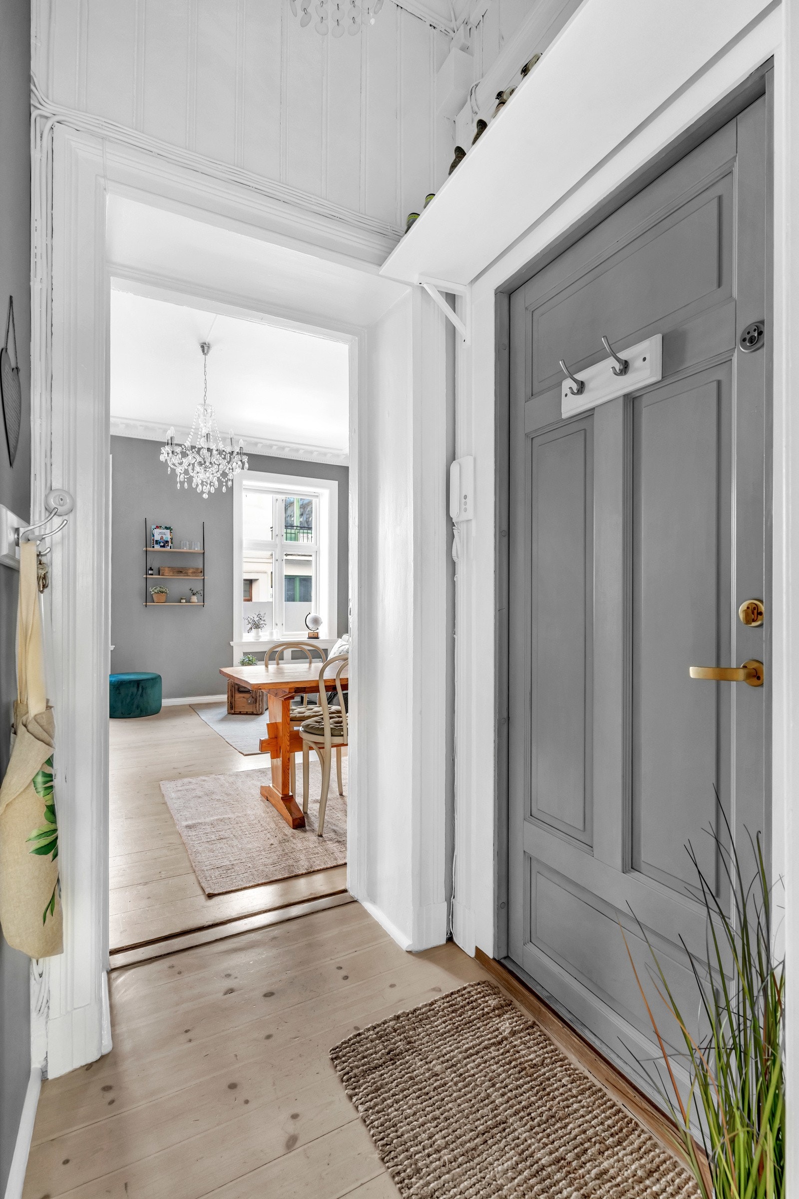 Velkommen inn til en lys og innbydende entré. Galleribilde