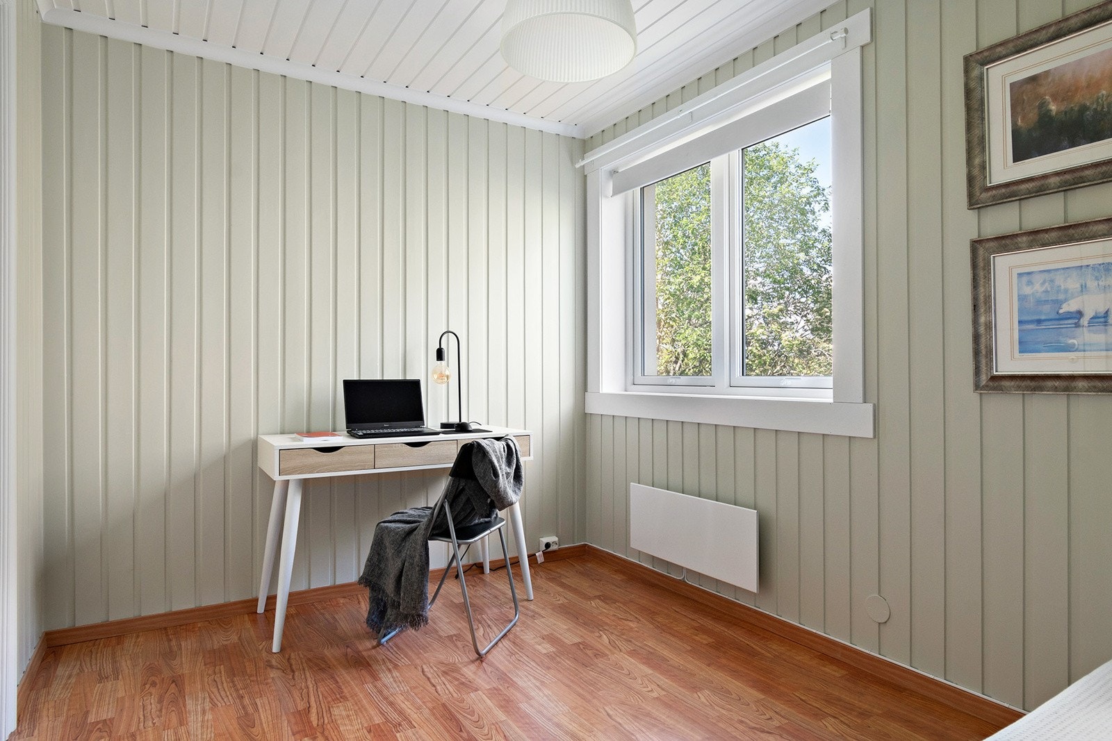 Soverom 2 passer utmerket til barnerom, hjemmekontor eller hobbyrom. Galleribilde
