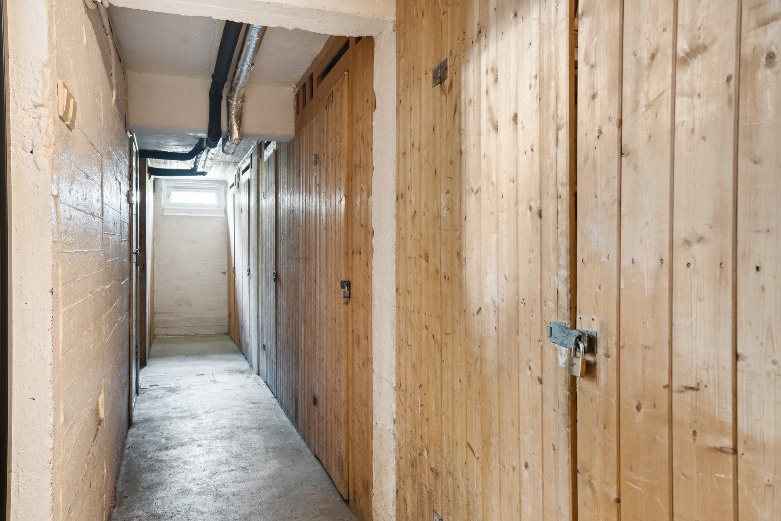 Leiligheten disponerer 3 boder (kjellerbod, loftbod og innvendig bod) Galleribilde