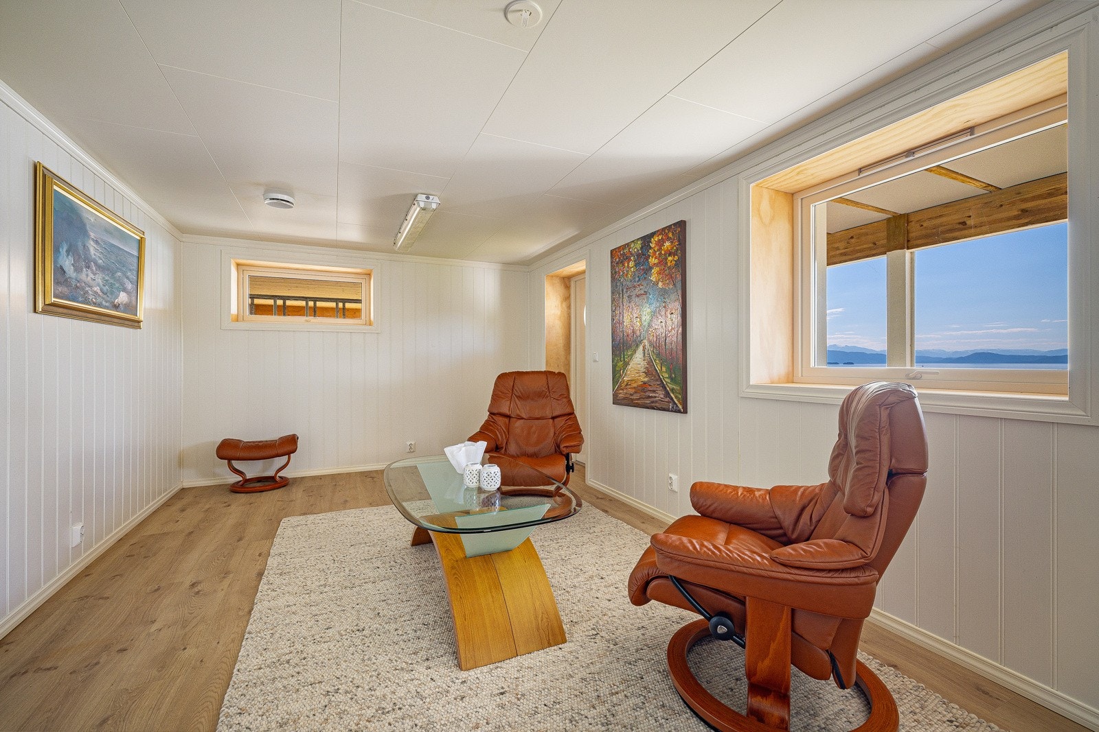 Kjellerstue med egen utgang. Galleribilde