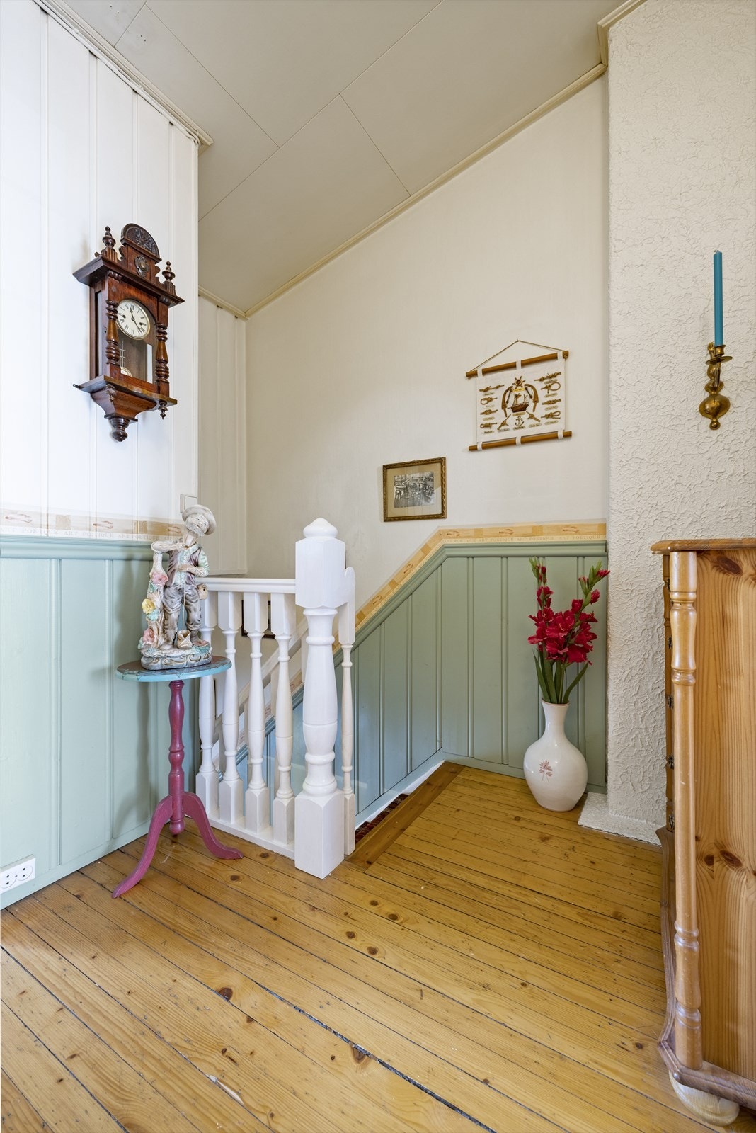 Originale tregulv i 2 etasje Galleribilde
