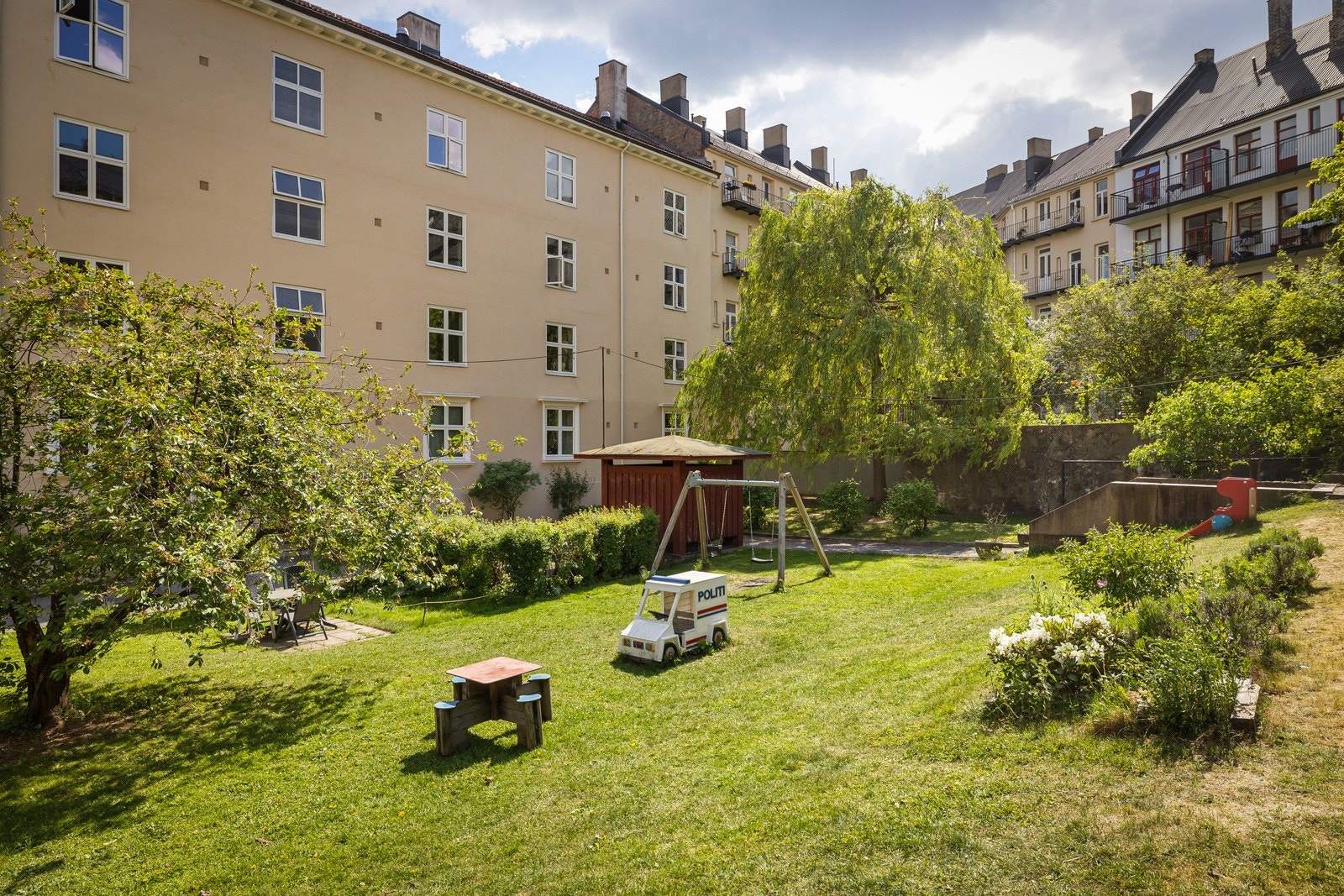 Borettslaget har tilrettelagt for parkering av barnevogner og sykler i kjellerrom. Galleribilde