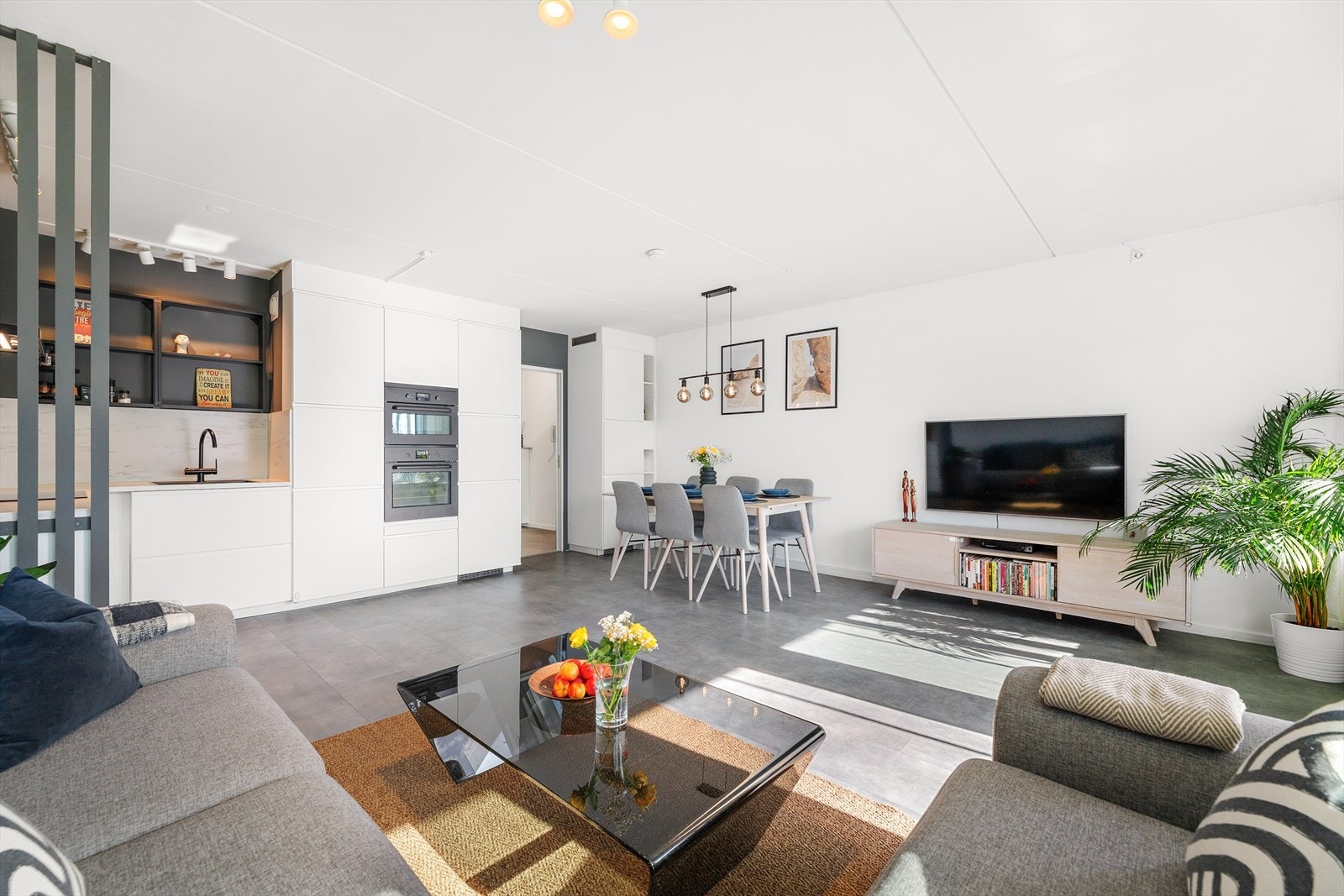 Det er også plass til spisebord. Galleribilde