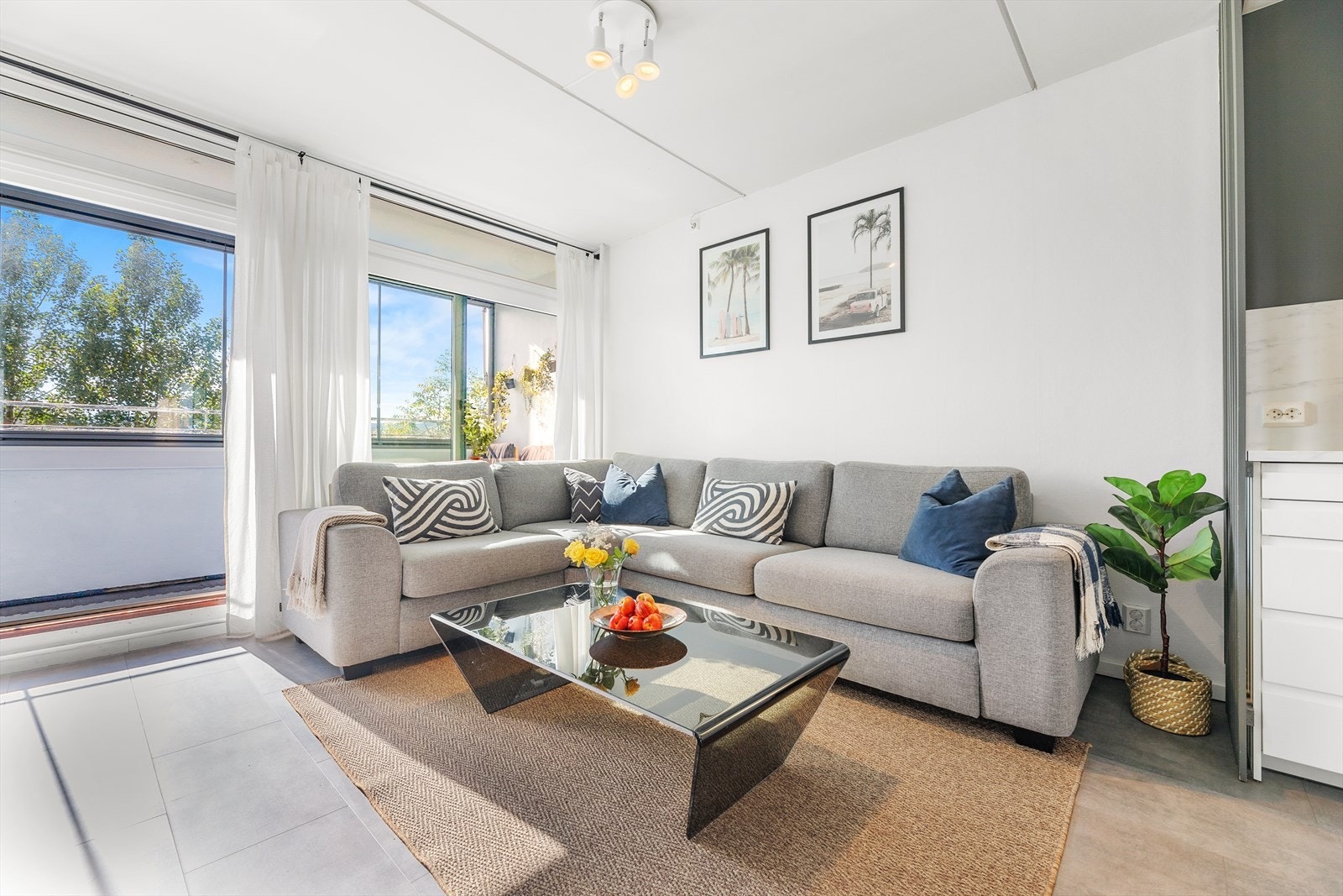 I stuen er det god plass til sofagruppe og sofabenk. Galleribilde