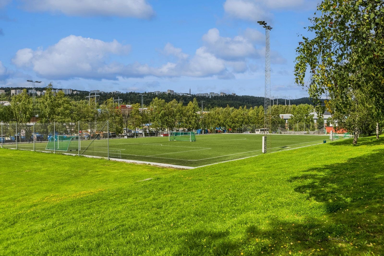For de fotballglade er fotballbane kort vei fra boligen. Galleribilde