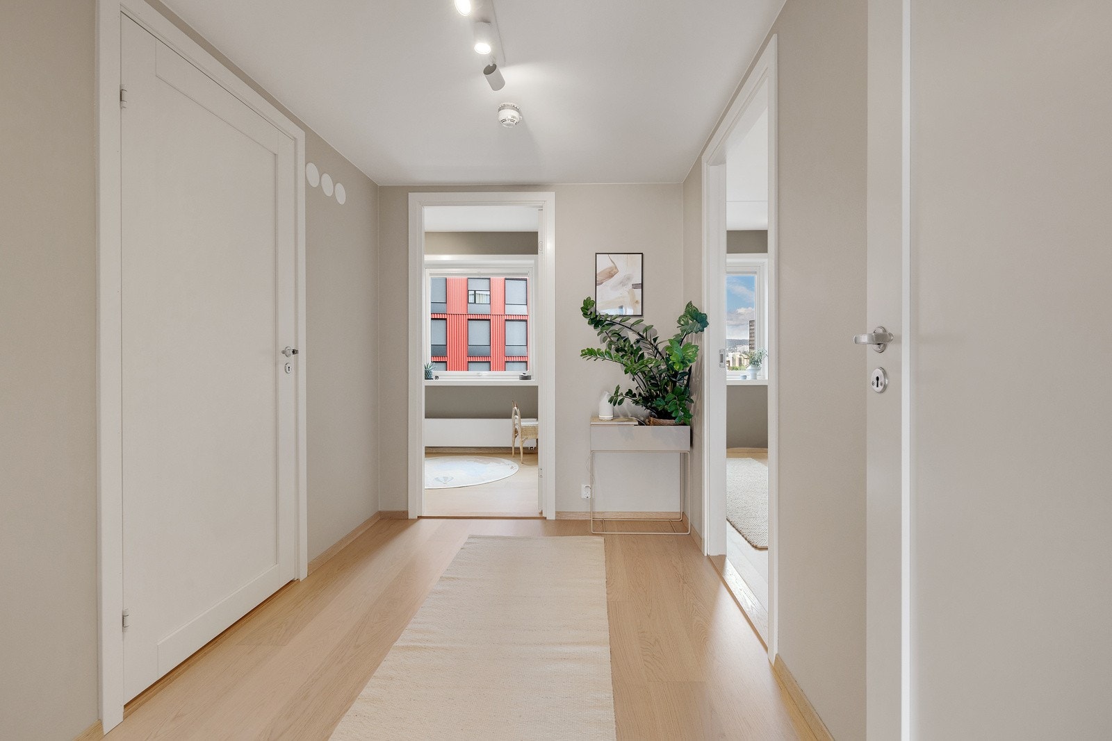 Mellomgang fra stue til soverom og bad Galleribilde