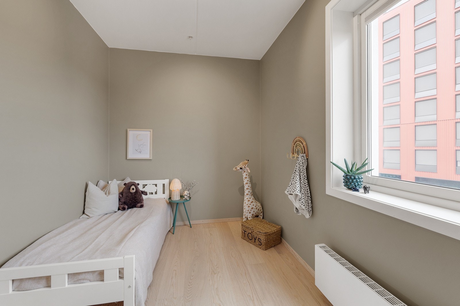 Boligen har tre gode soverom hvor alle rommene er av god størrelse Galleribilde