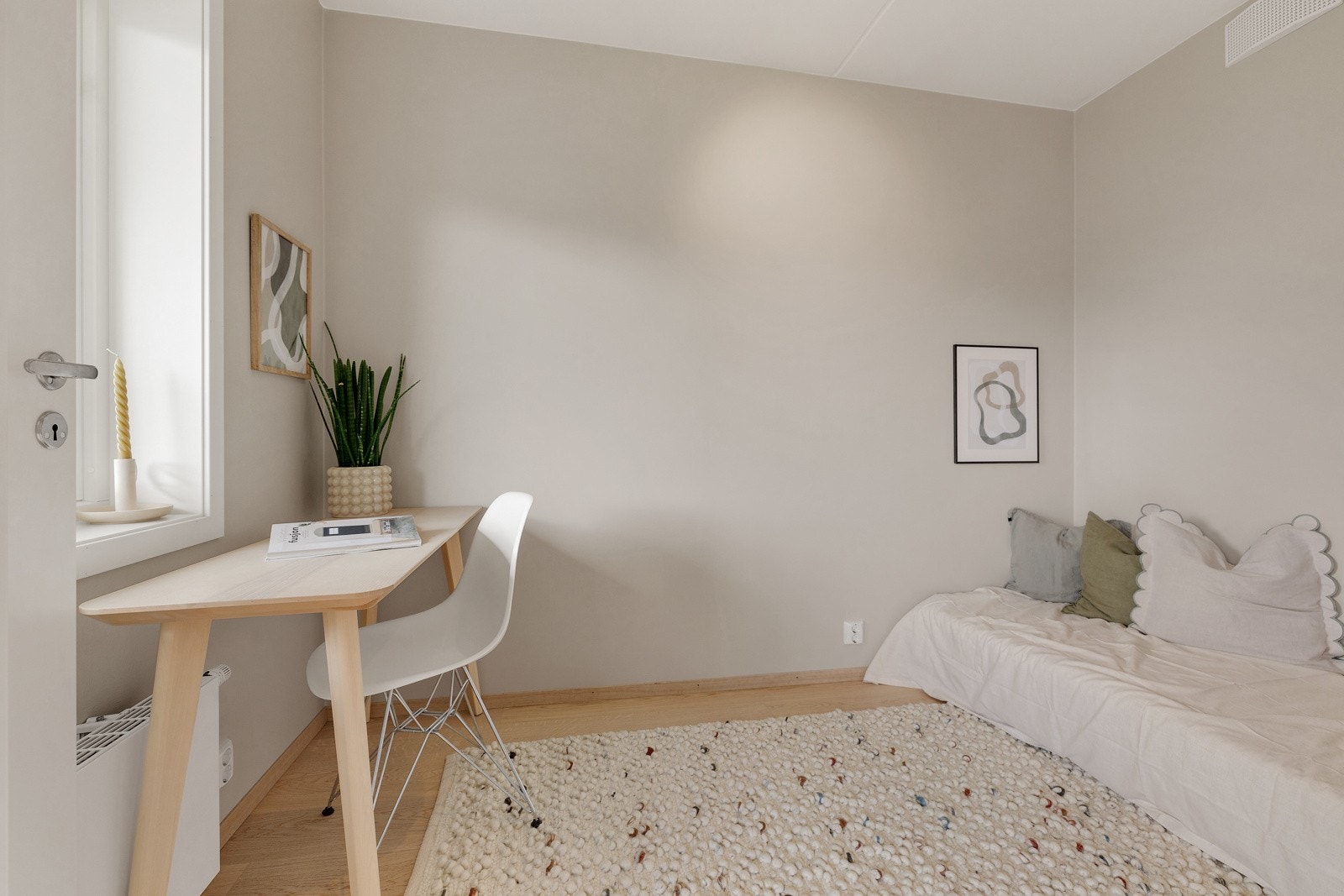 Soverom II passer ypperlig som gjesterom, barnerom eller som kontor - alt etter ønske og behov Galleribilde