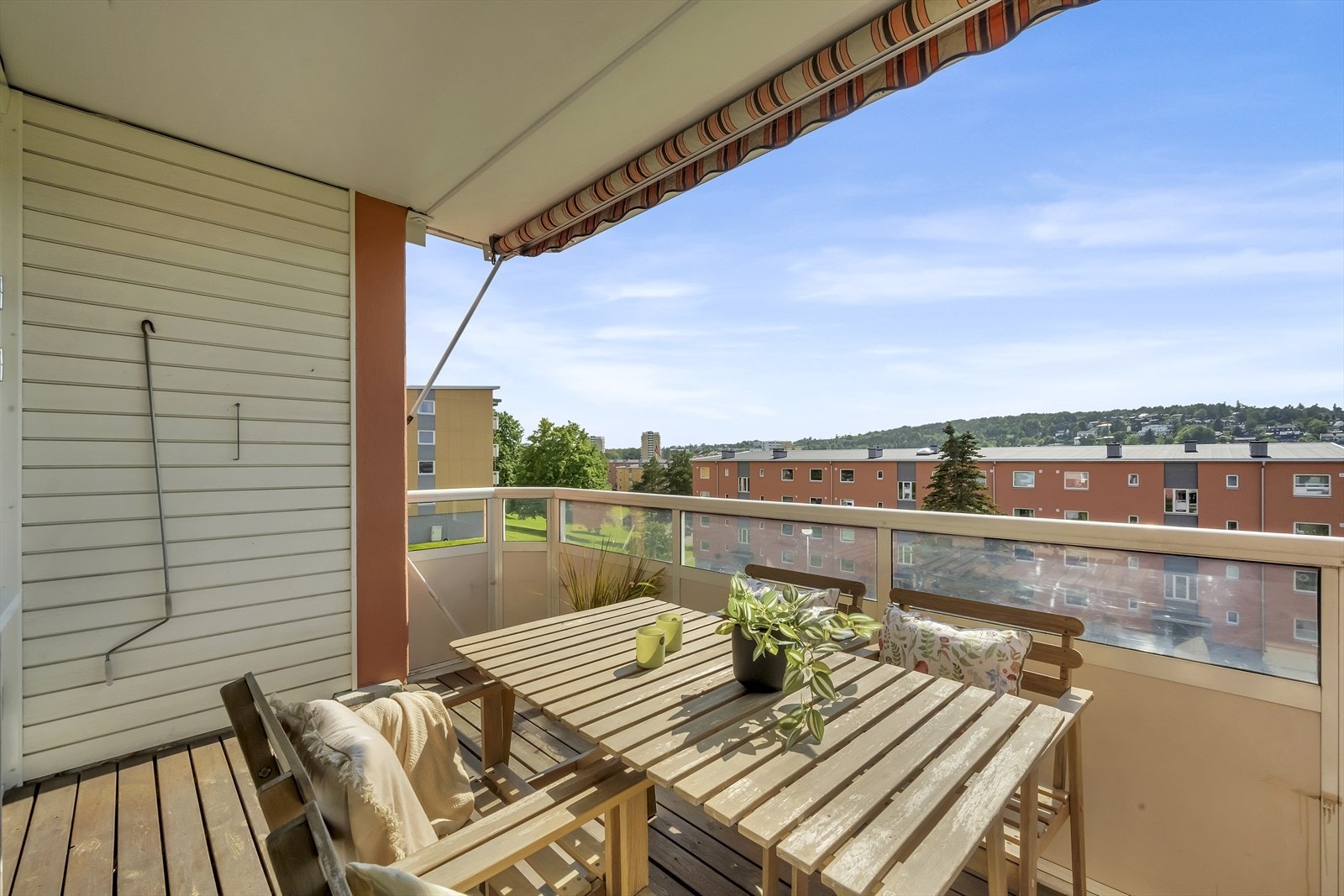 Her har du god plass til hyggelig sittegruppe. Galleribilde
