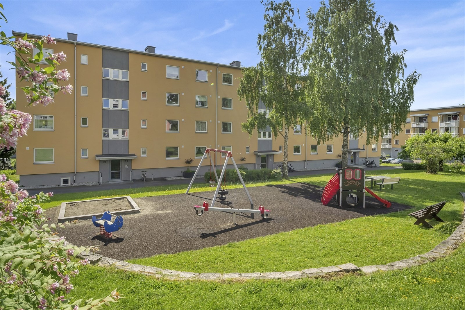 Fine opparbeidet fellesarealer i borettslaget. Galleribilde