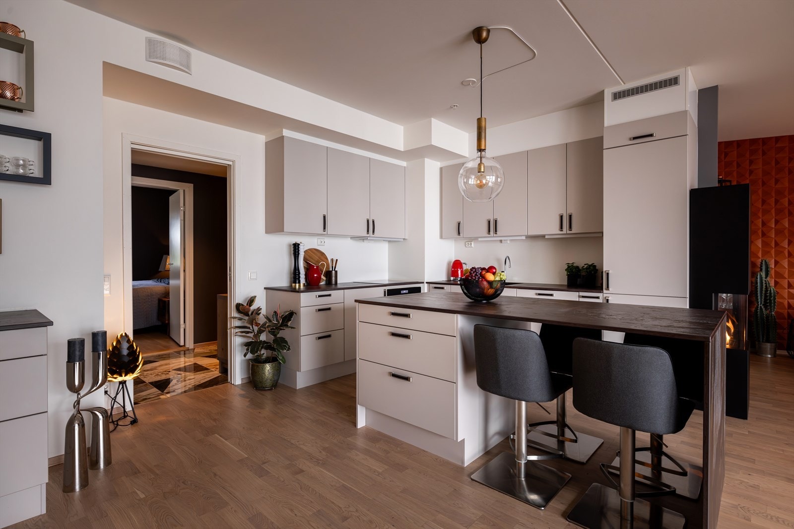 Det er rikelig med skap- og benkeplass Galleribilde