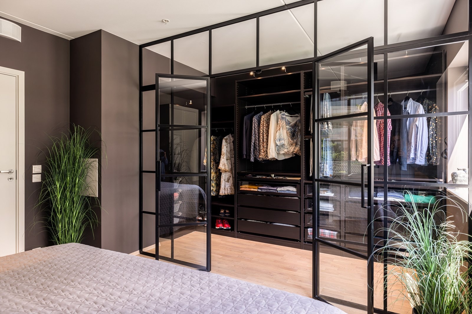 Glassveggene er fra Dominius Galleribilde