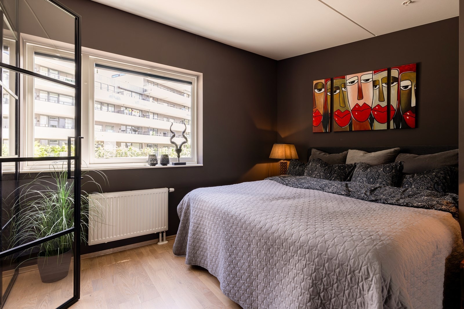 Hovedsoverom - Alle soverommene vender ut mot rolig bakgård Galleribilde