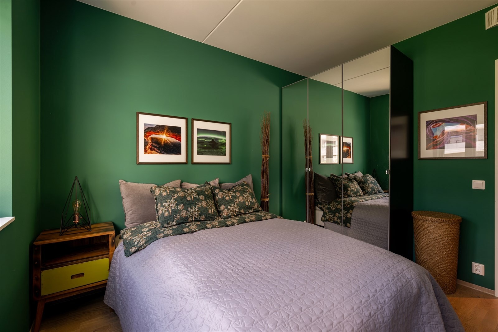 Speilgarderobeskap medfølger Galleribilde