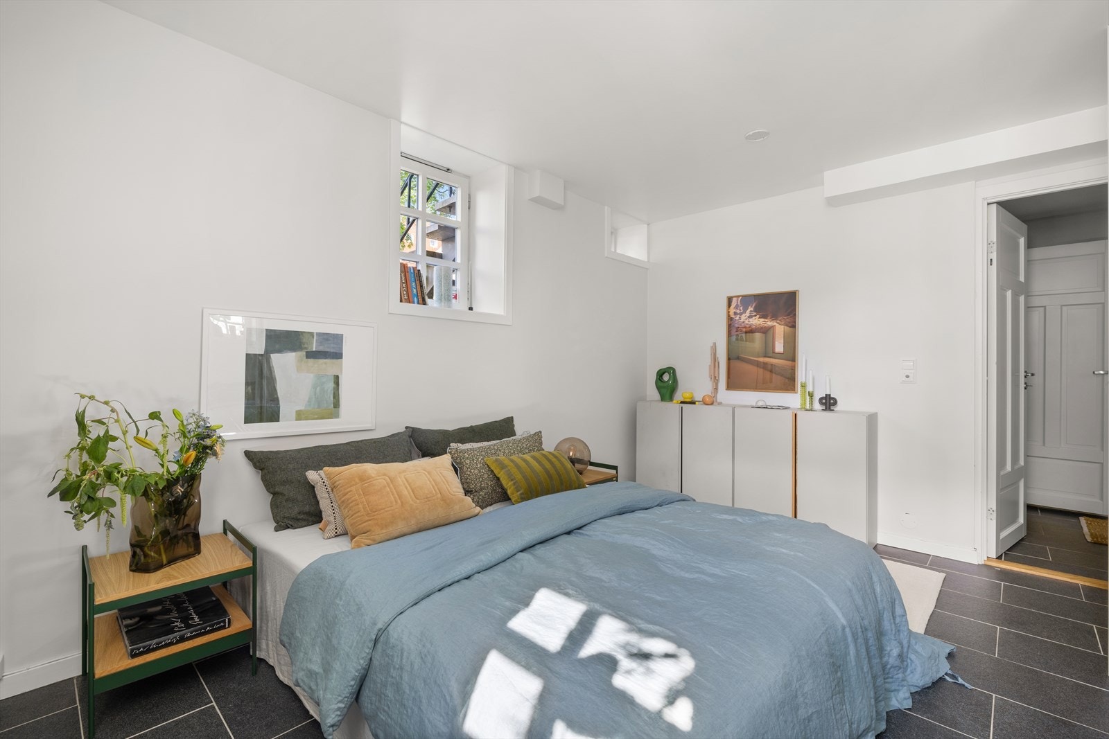 Hovedsoverom med plass til stor dobbeltseng. Galleribilde