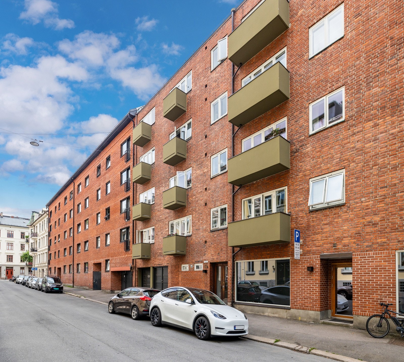 Borettslaget har totalt 7 garasjeplasser som leies etter ansiennitetsprinsippet. Galleribilde