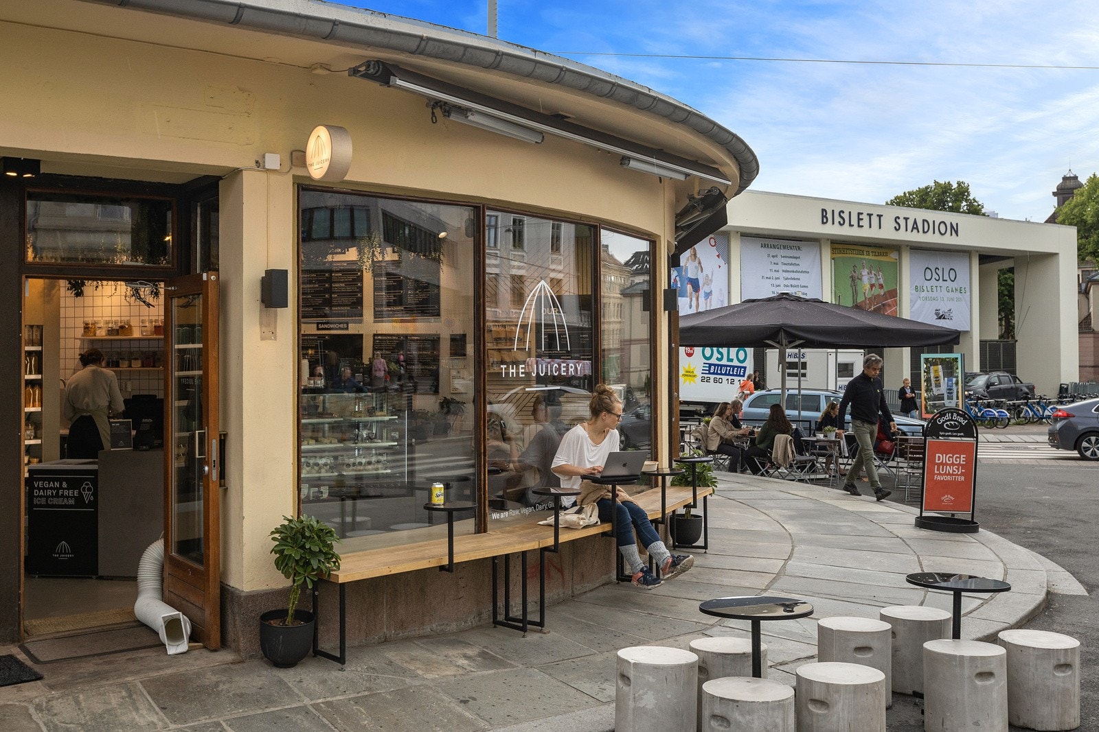 Flere koselige cafeer i nærheten. Galleribilde