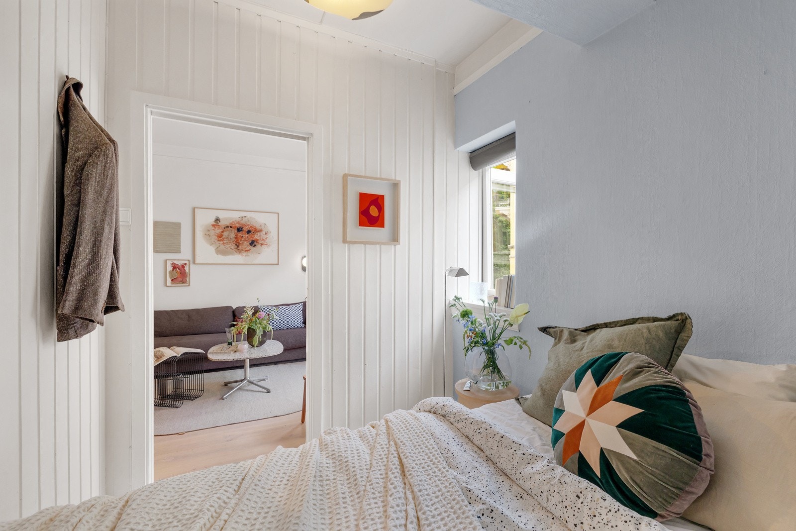 Soverommet vender ut mot rolig og trafikkstille sidegate. Galleribilde