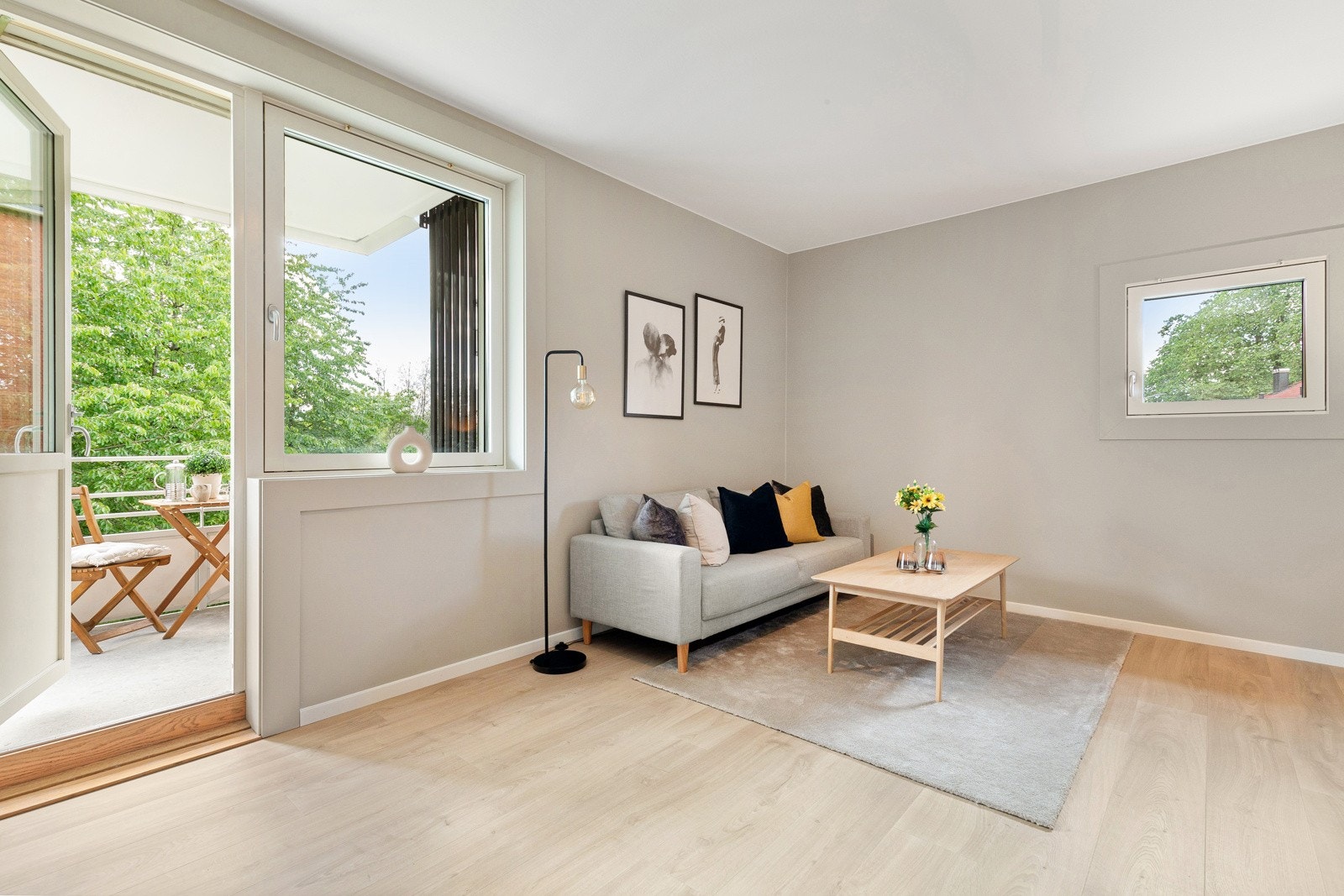 Generøse vindusflater som slipper inn godt med naturlig lys. Galleribilde