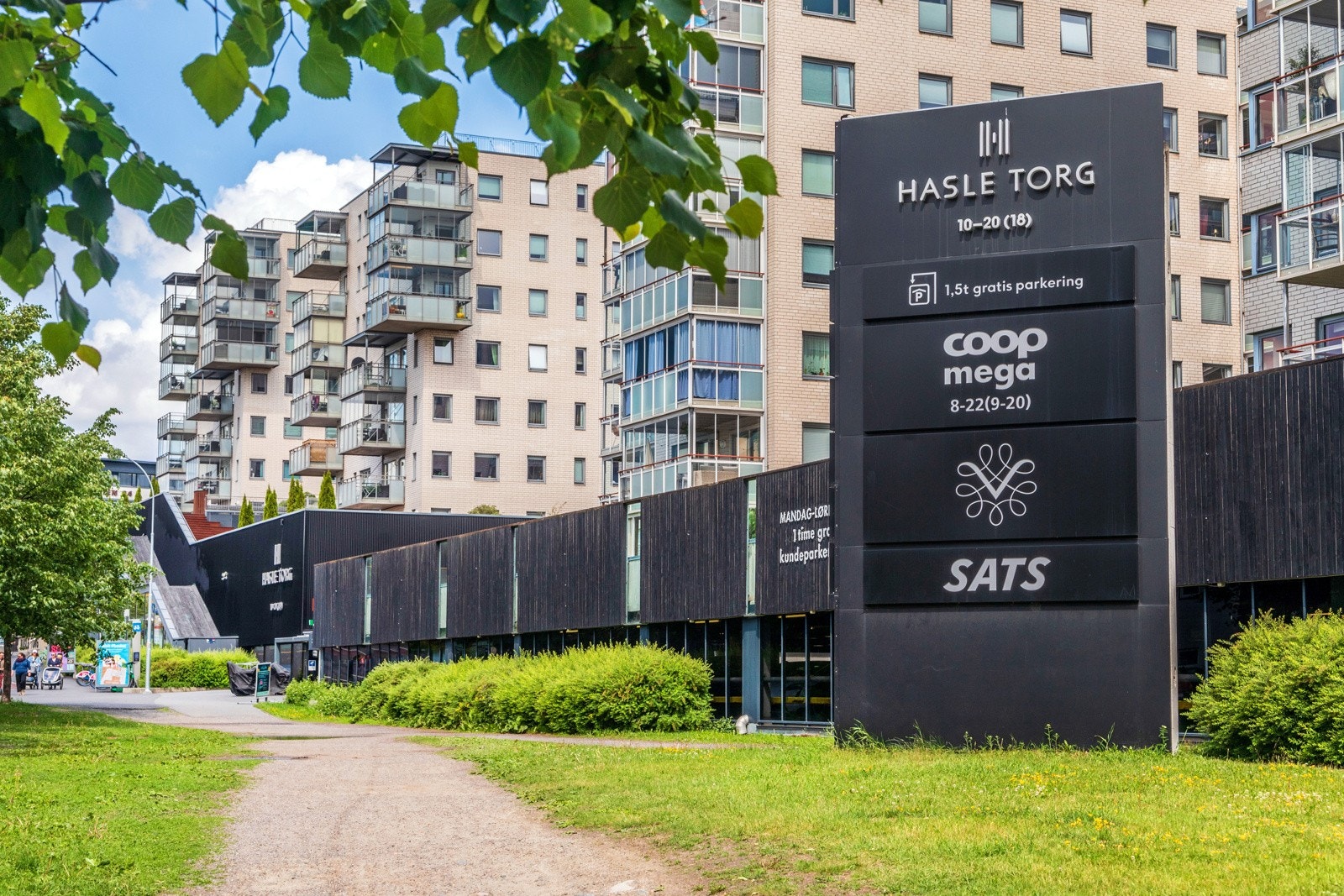 Kort vei til Hasle Torg med Sats, apotek, vinmonopol, Lun (bar), Coop Mega, T-bane m.m. Galleribilde