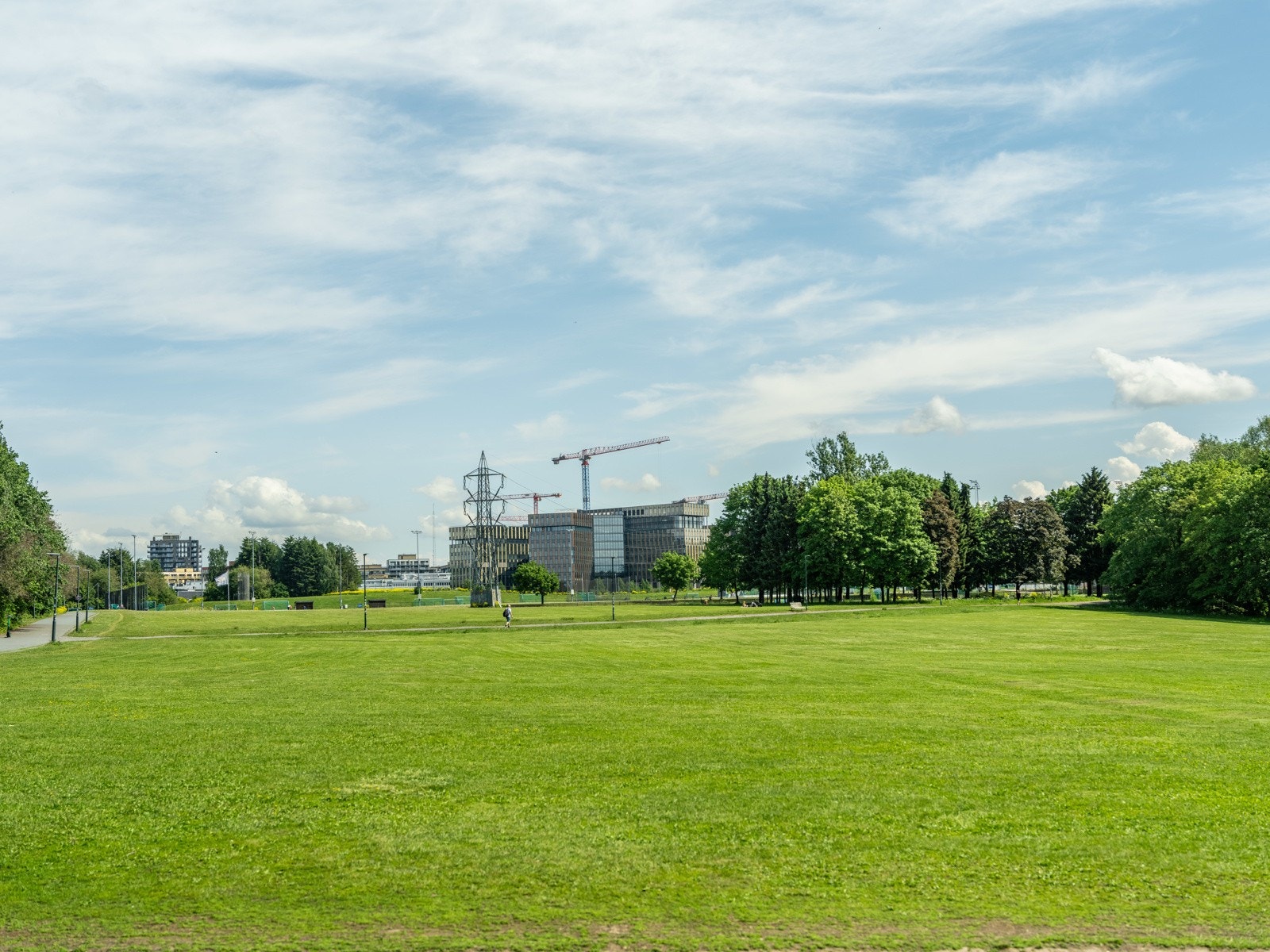For den fotball- og idrettsinteresserte, er det flotte fotballbaner og tennishall rett ved. Galleribilde