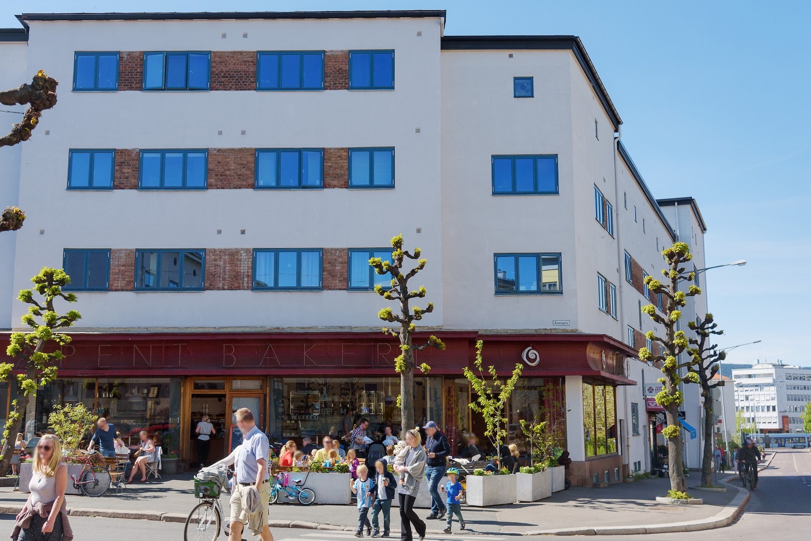 Åpent Bakeri på hjørnet av Funkisgården, med gourmet-pizza kveldstid. Galleribilde