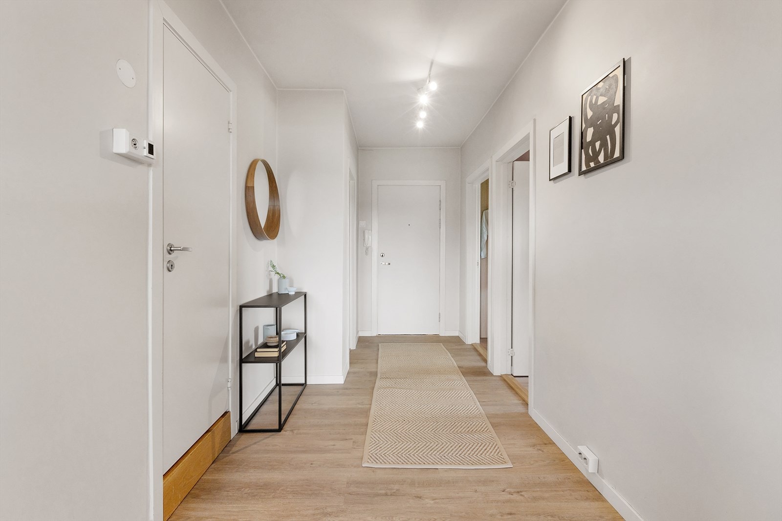 Når du entrer leiligheten får du umiddelbart et positivt inntrykk av denne fine leiligheten. Galleribilde