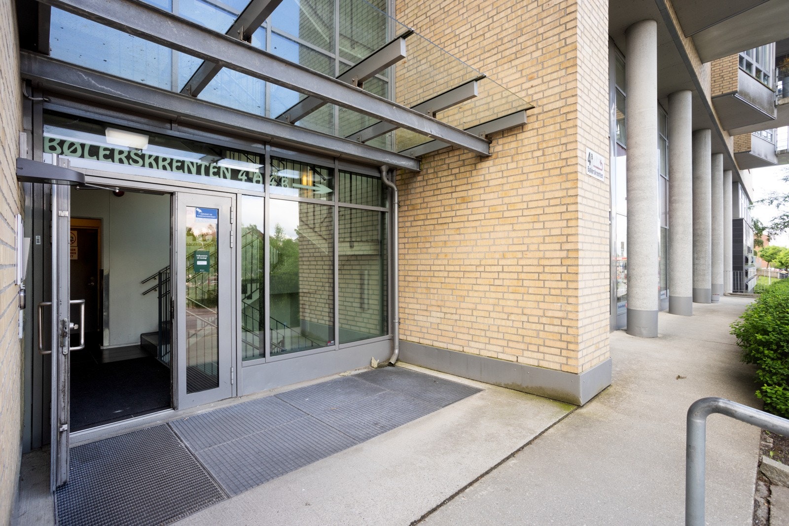 Leiligheten ligger i syvende etasje og har adkomst via en felles oppgang med heis Galleribilde