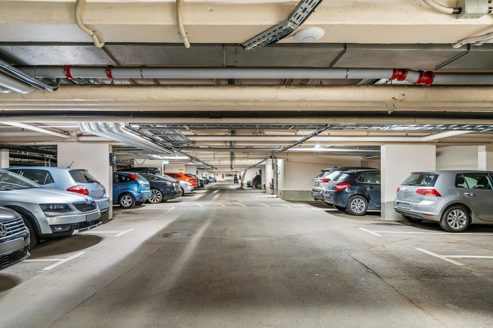 Leiligheten har biloppstillingsplass i felles garasjeanlegg. Galleribilde