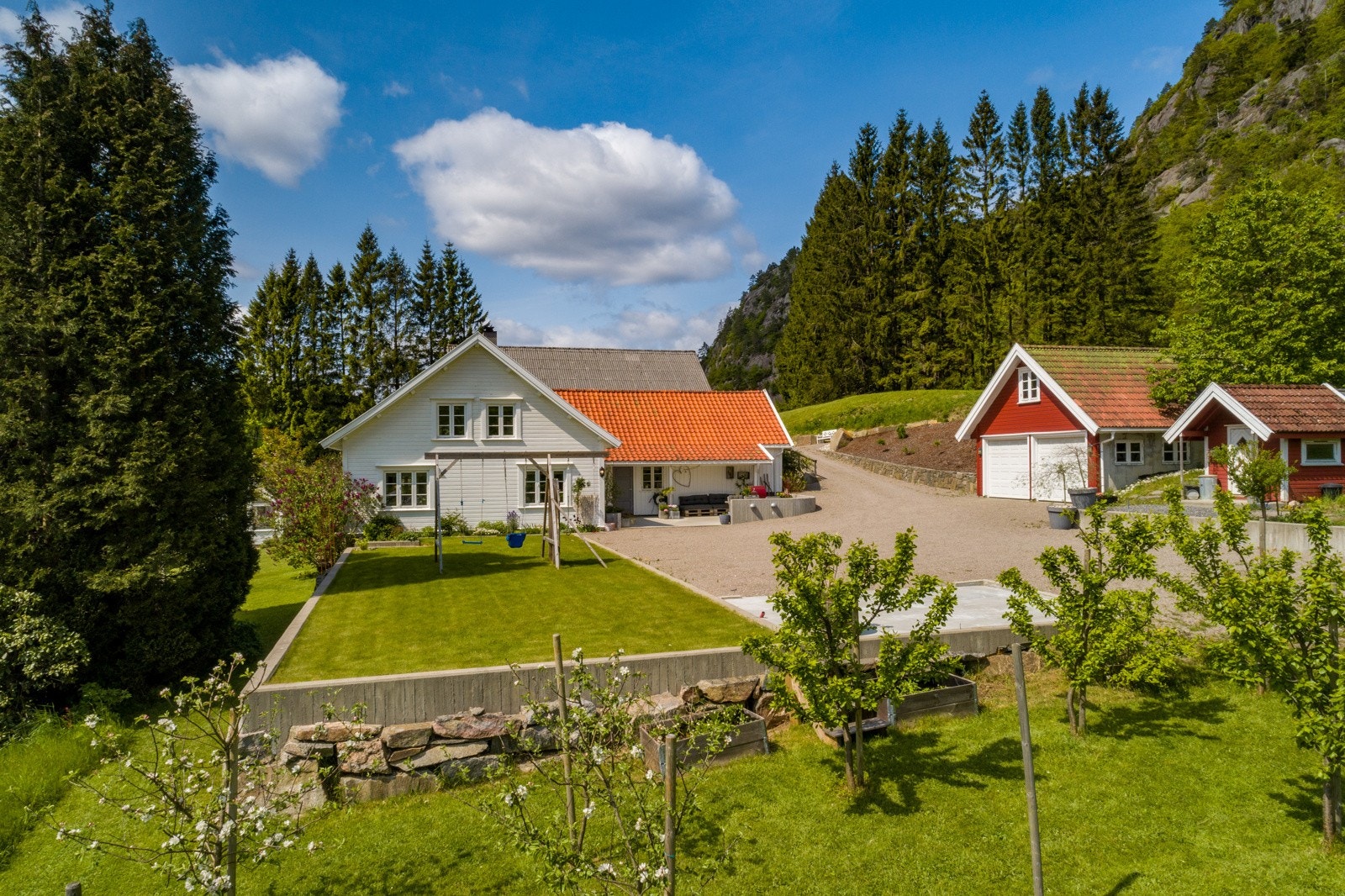 Velkommen til Torridalsveien 220 - en småbrukseiendom på 125 daa. Galleribilde