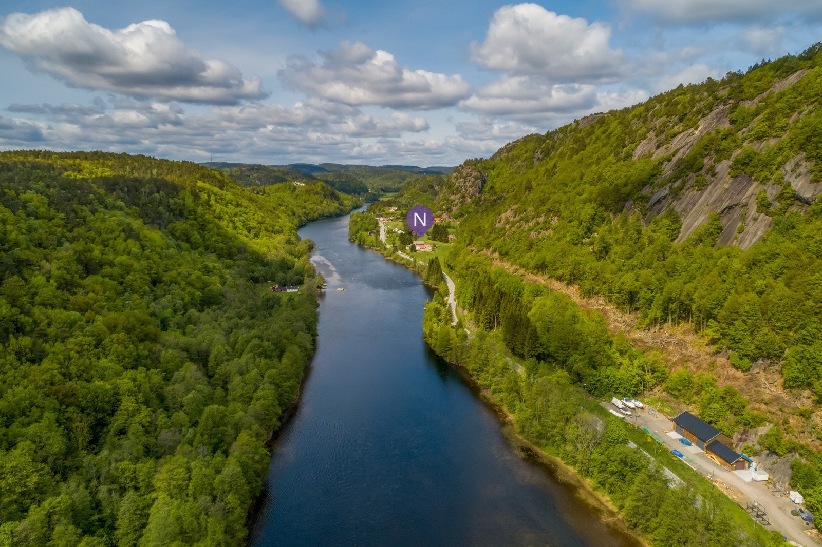 Fra eiendommen er det ca. 6 km til Kvadraturen. Galleribilde